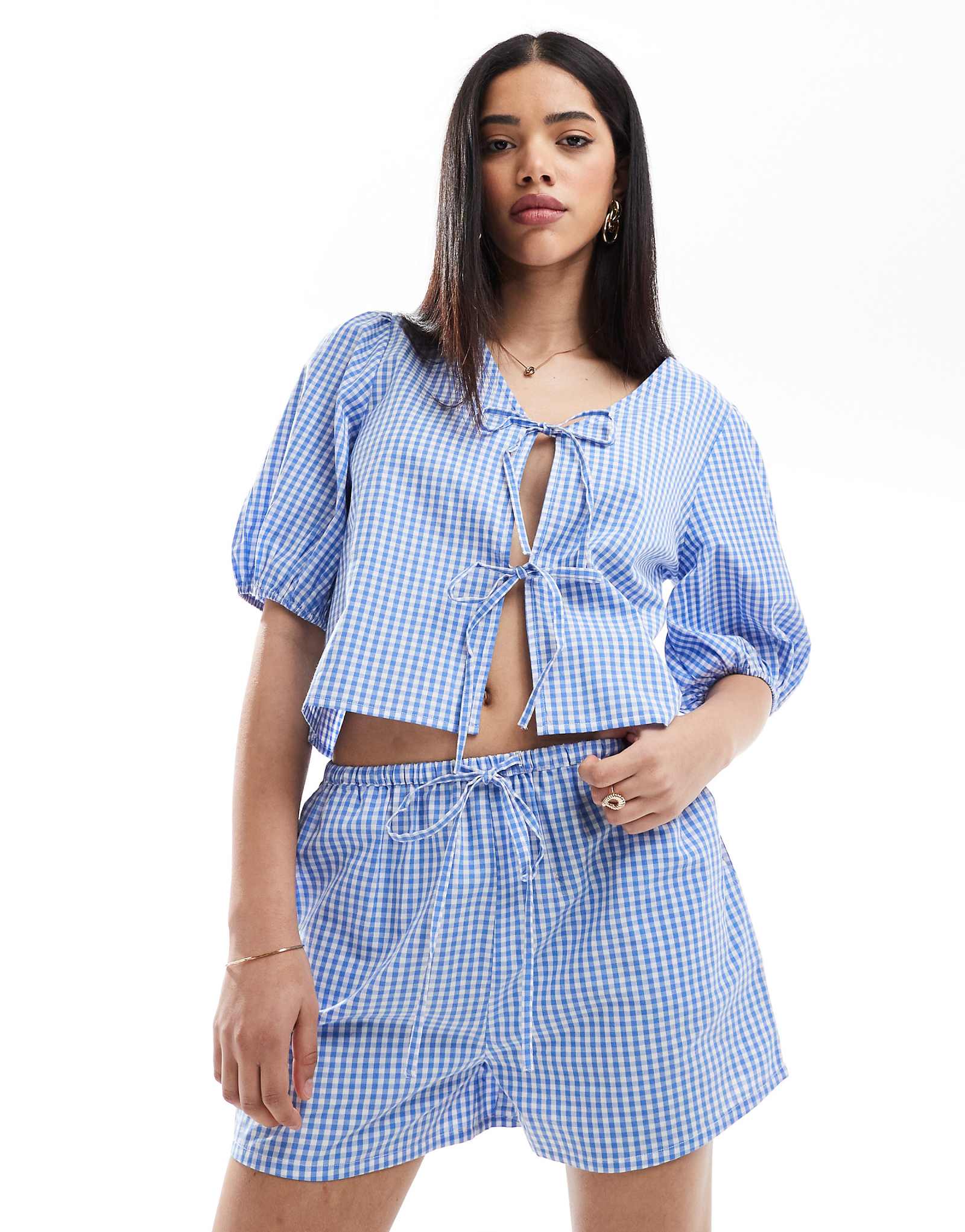 Эксклюзивные пляжные шорты Esmée на завязках в бело-голубую полоску