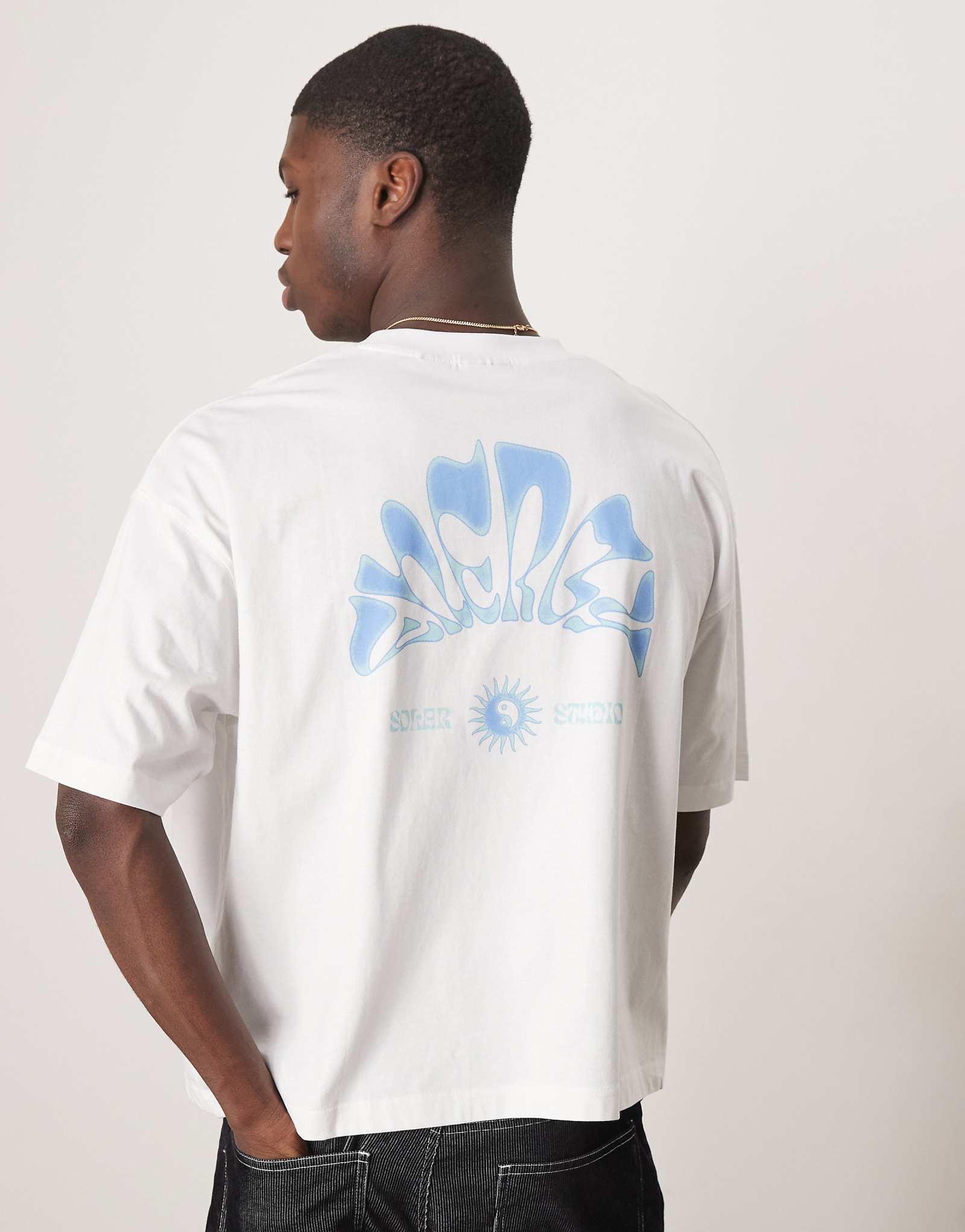 ДИЗАЙНЕРСКАЯ футболка ASOS свободного кроя оверсайз с небесным рисунком белого цвета 2890₽