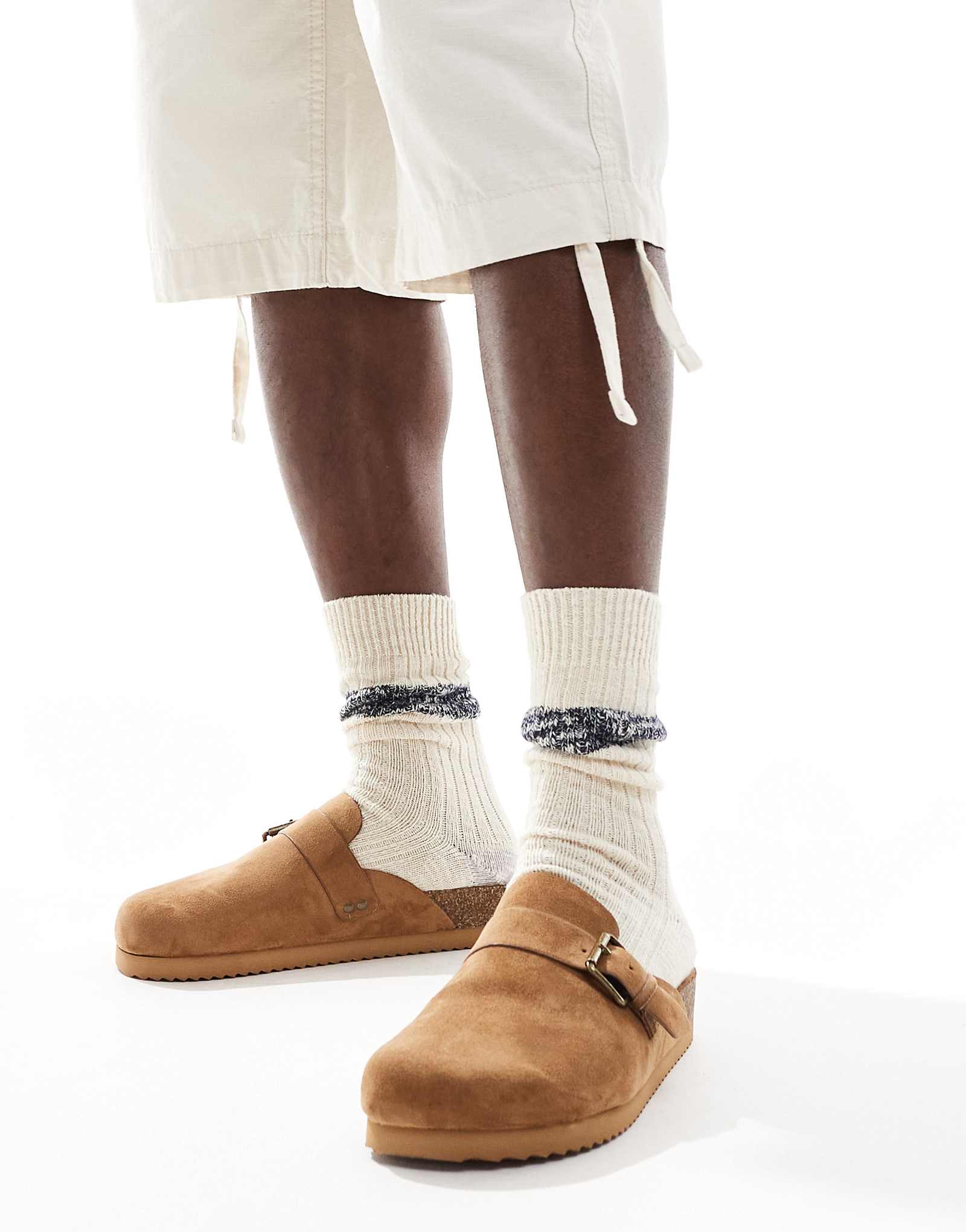 Сабо Bershka с пряжкой коричневого цвета 9490₽