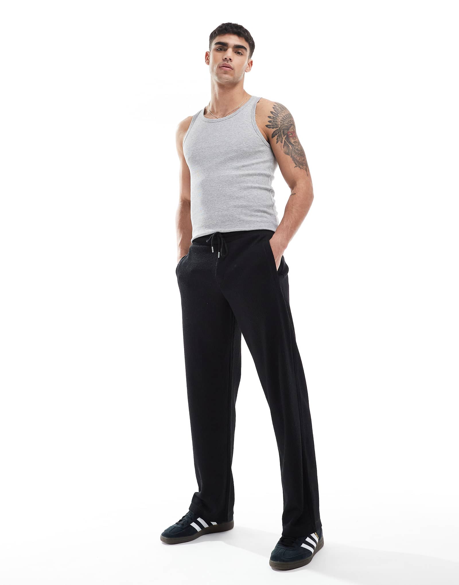 Спортивные брюки Bershka seersucker черного цвета 6590₽