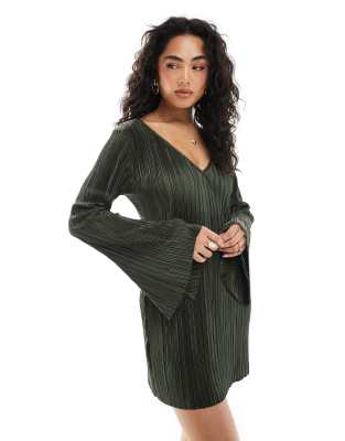 Мини-платье ASOS DESIGN plisse с длинным рукавом и V-образным вырезом спереди в виде ангела темно-оливкового цвета