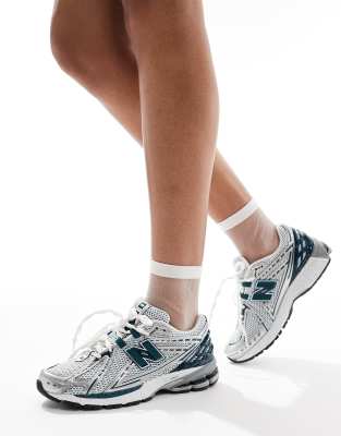 Женские кроссовки New Balance 1906R серебристого и черного цветов 