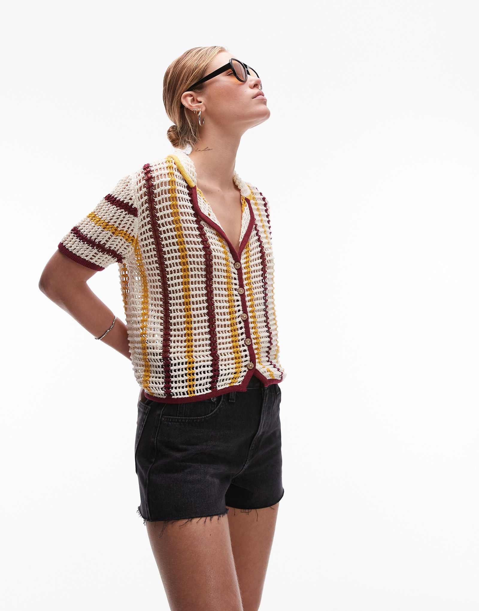 Джинсовые шорты а-силуэта Topshop черного цвета застиранные 6090₽