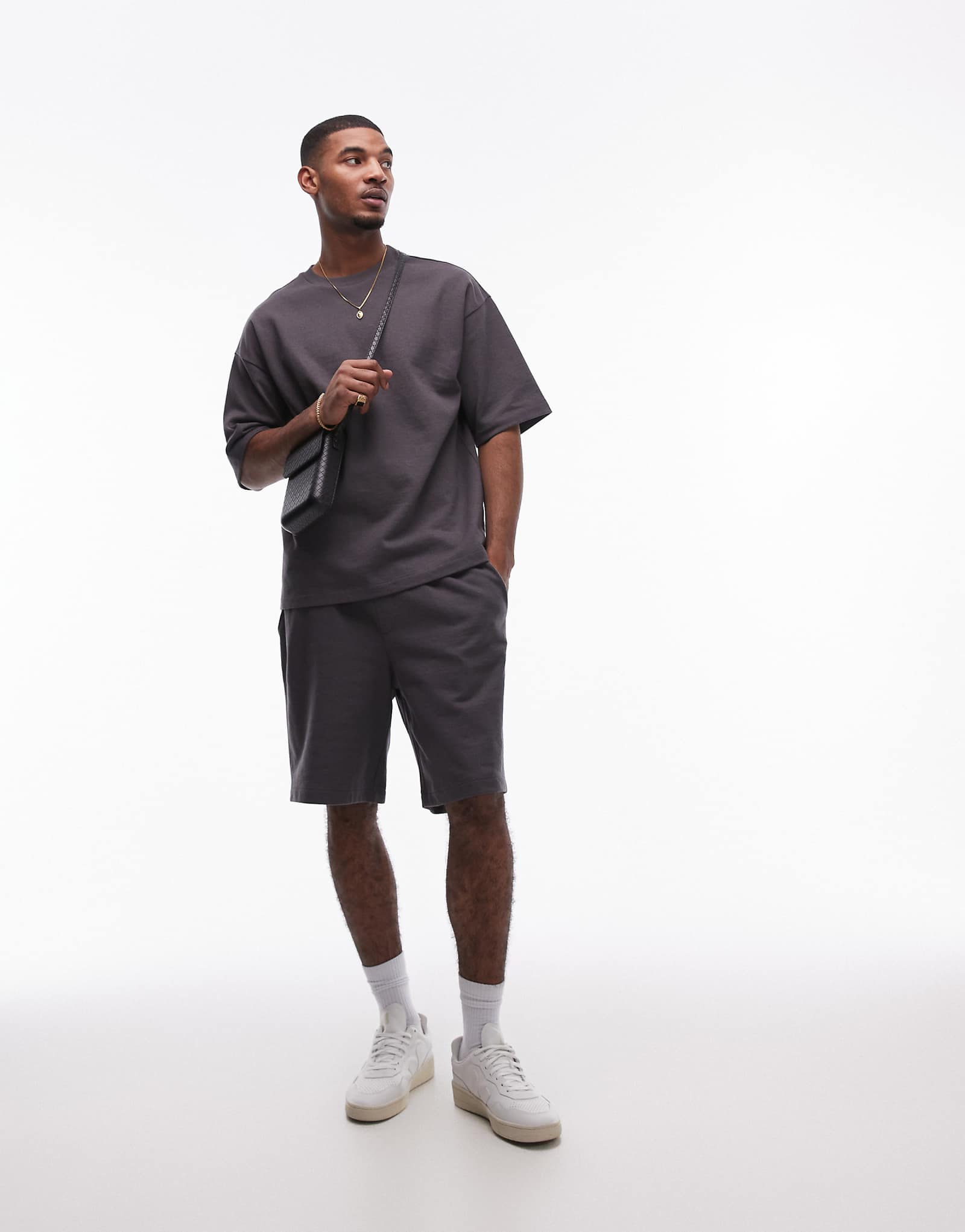 Льняная смесь Topman oversize fit с коротким рукавом цвета древесного угля 4090₽