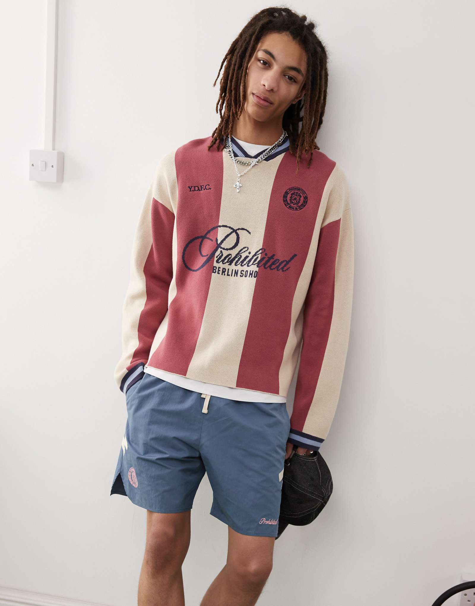 Запрещенный вязаный свитер с длинным рукавом красного цвета 25590₽