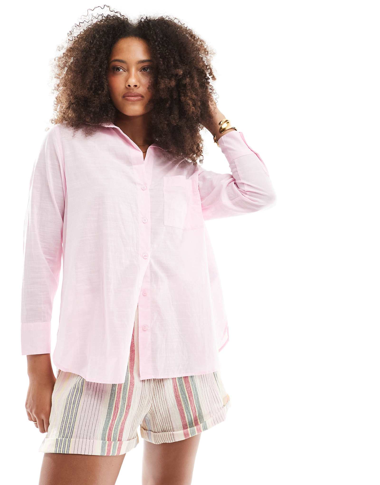 ЕДИНСТВЕННАЯ текстурированная рубашка свободного кроя розового цвета 10990₽