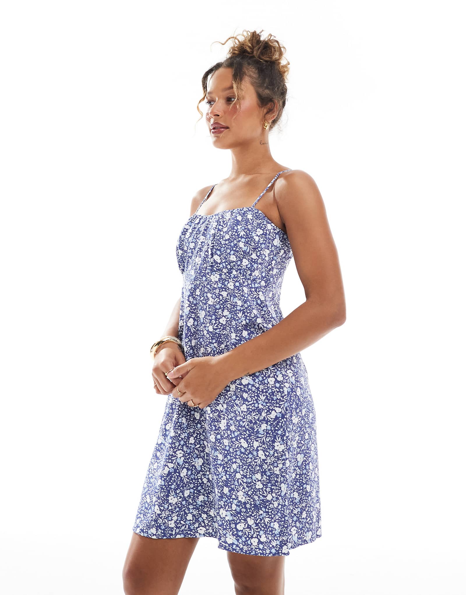 ЕДИНСТВЕННОЕ мини-платье на бретельках с голубым принтом дитси 8290₽