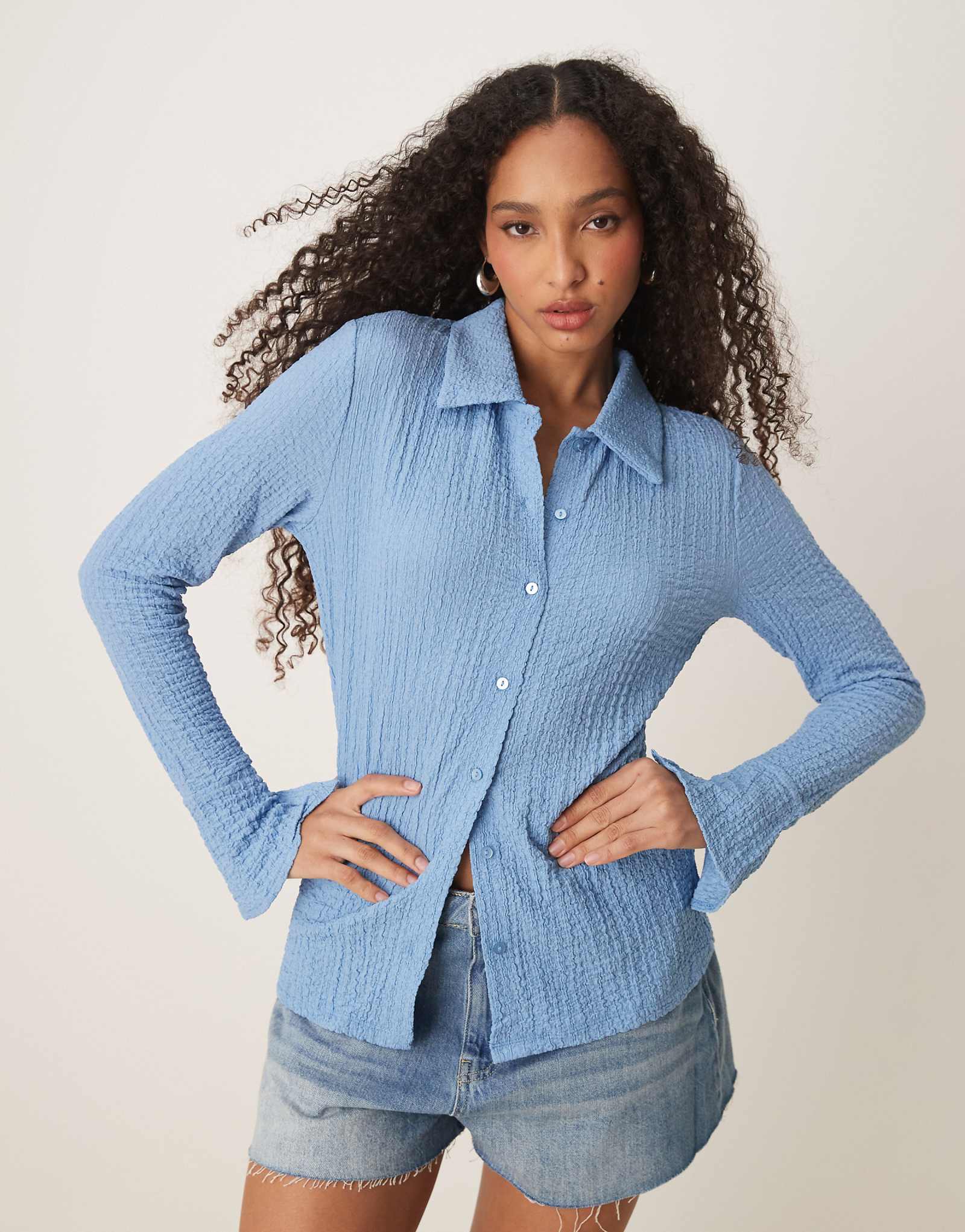 Рубашка на пуговицах с длинным рукавом и пузырчатой текстурой VILA синего цвета цвета Кентукки 8290₽