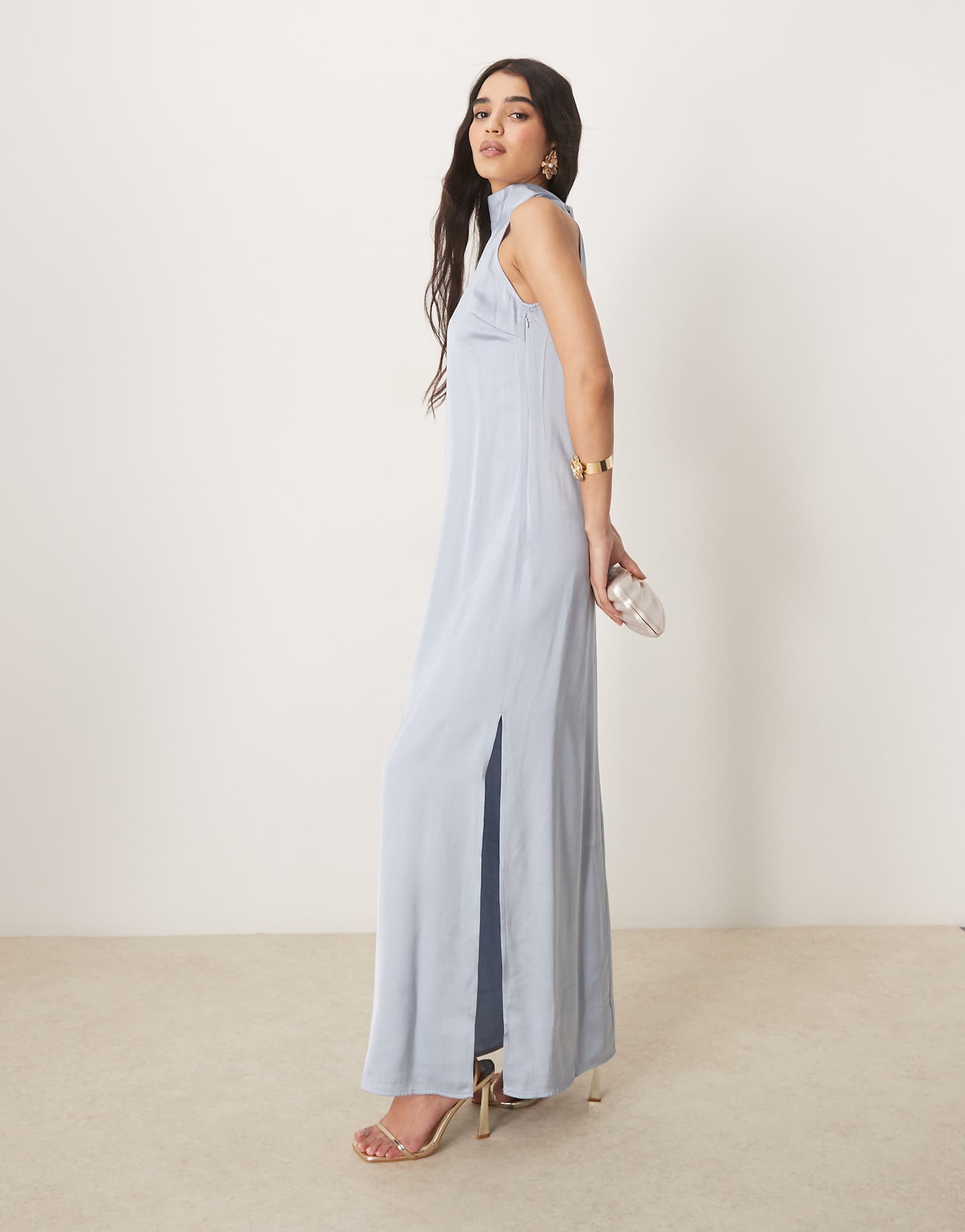 Макси-платье VILA на бретельках с завязывающимся воротом пастельно-голубого цвета 21390₽