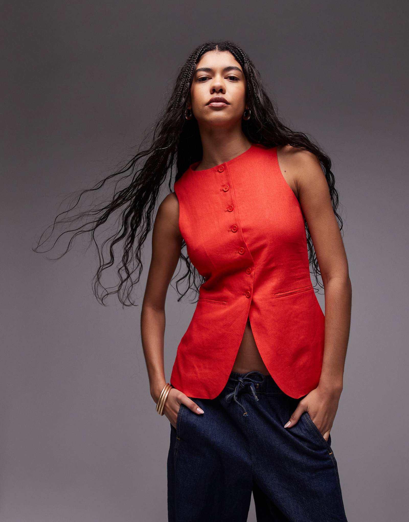 Удлиненный приталенный жилет из льняной смеси Topshop с карманами красного цвета 7090₽