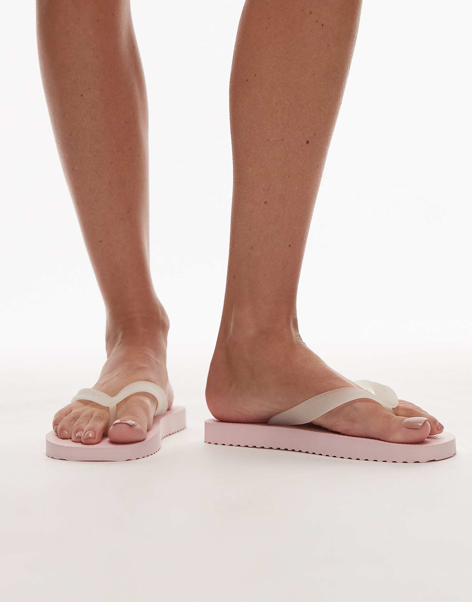 Шлепанцы с логотипом Tommy Jeans нежно-розового цвета 6290₽