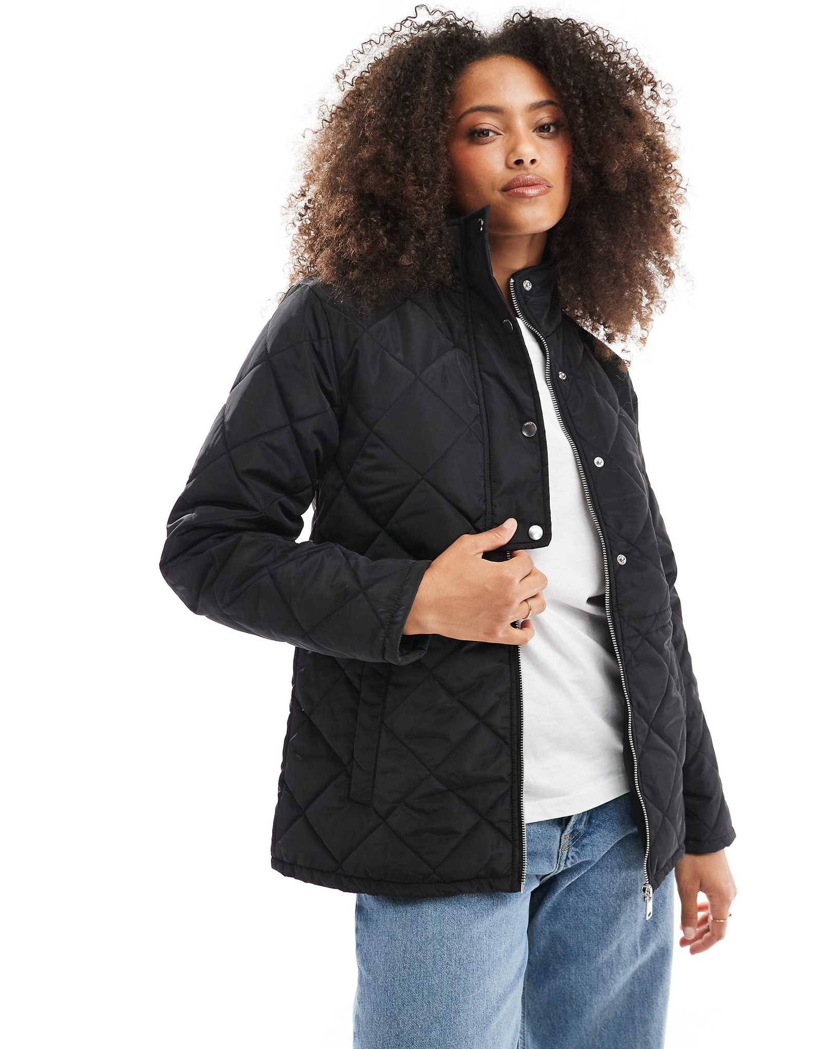 ЕДИНСТВЕННАЯ деталь галстука - стеганая куртка с воронкообразным вырезом черного цвета 17790₽