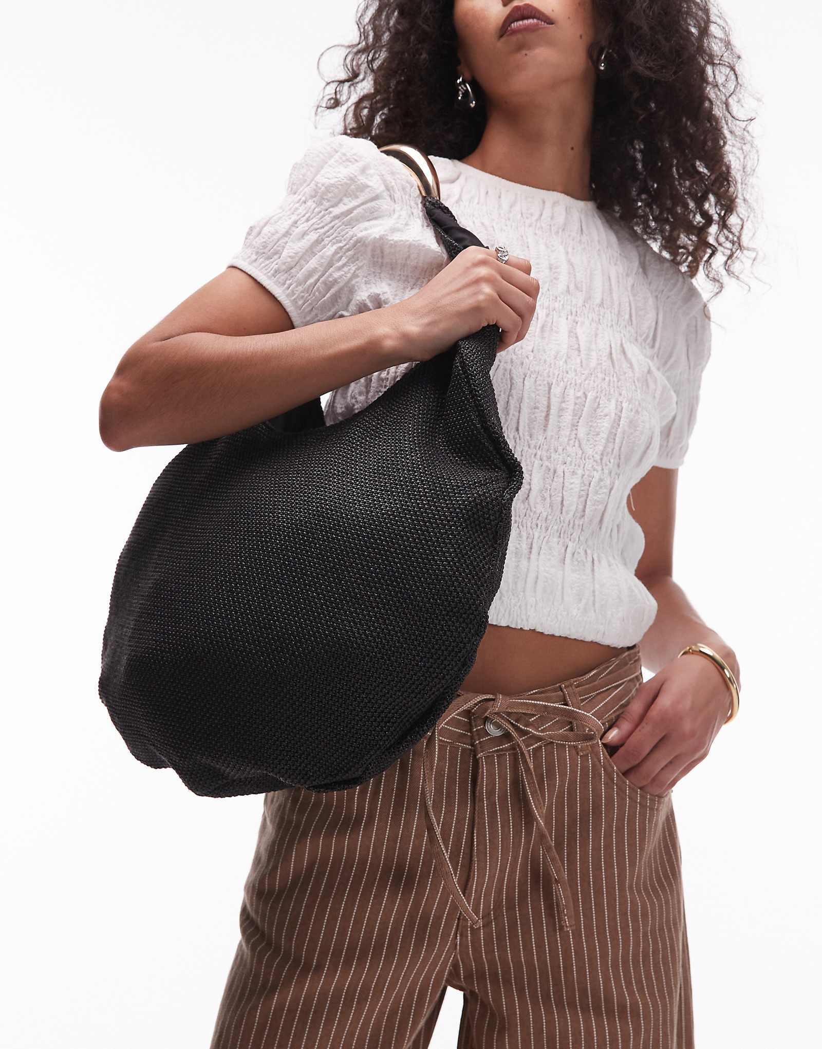 Соломенная сумка Topshop Scarlett с металлической ручкой черного цвета 4390₽