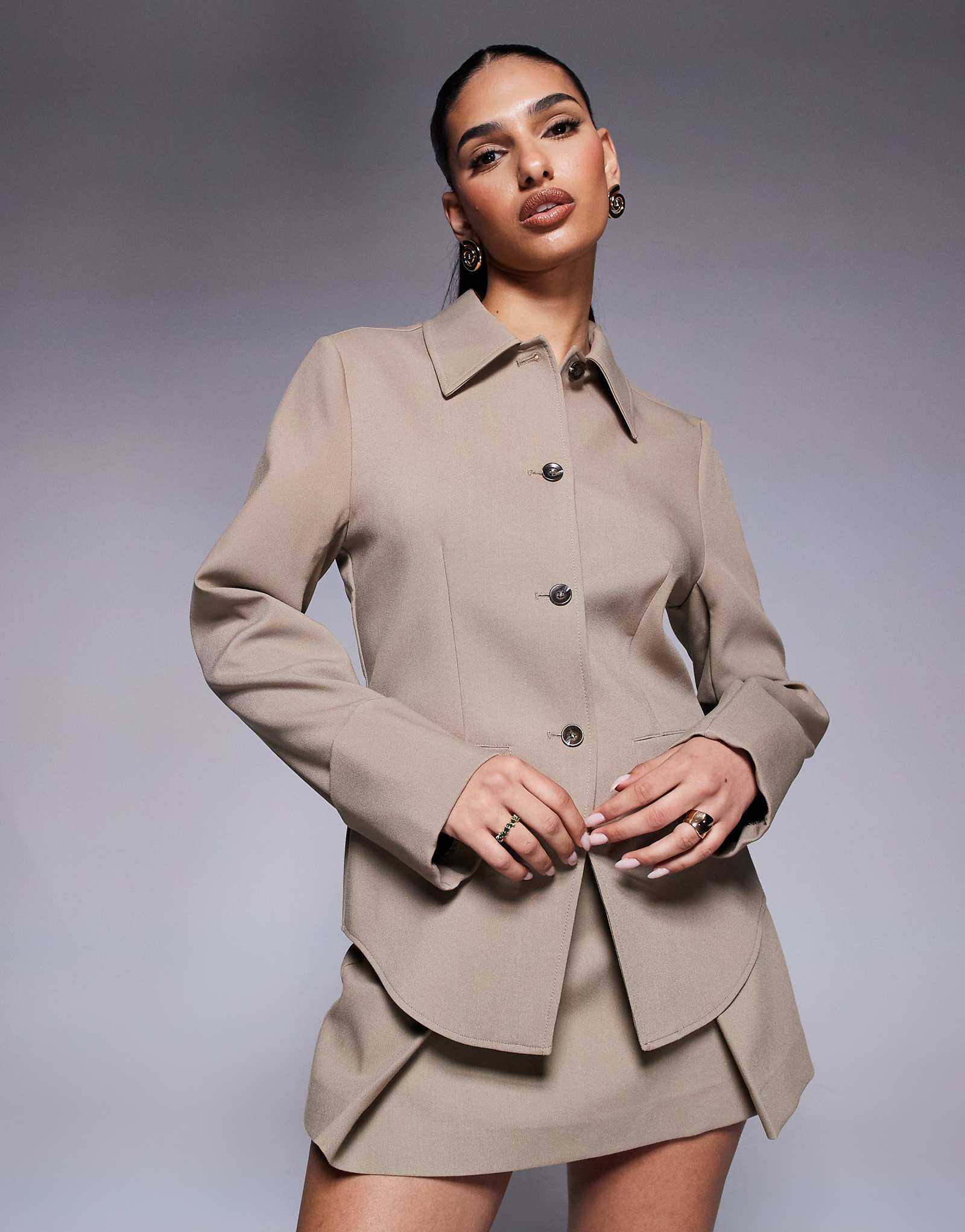 Рубашка River Island сшитая на заказ в бежевом цвете 18390₽