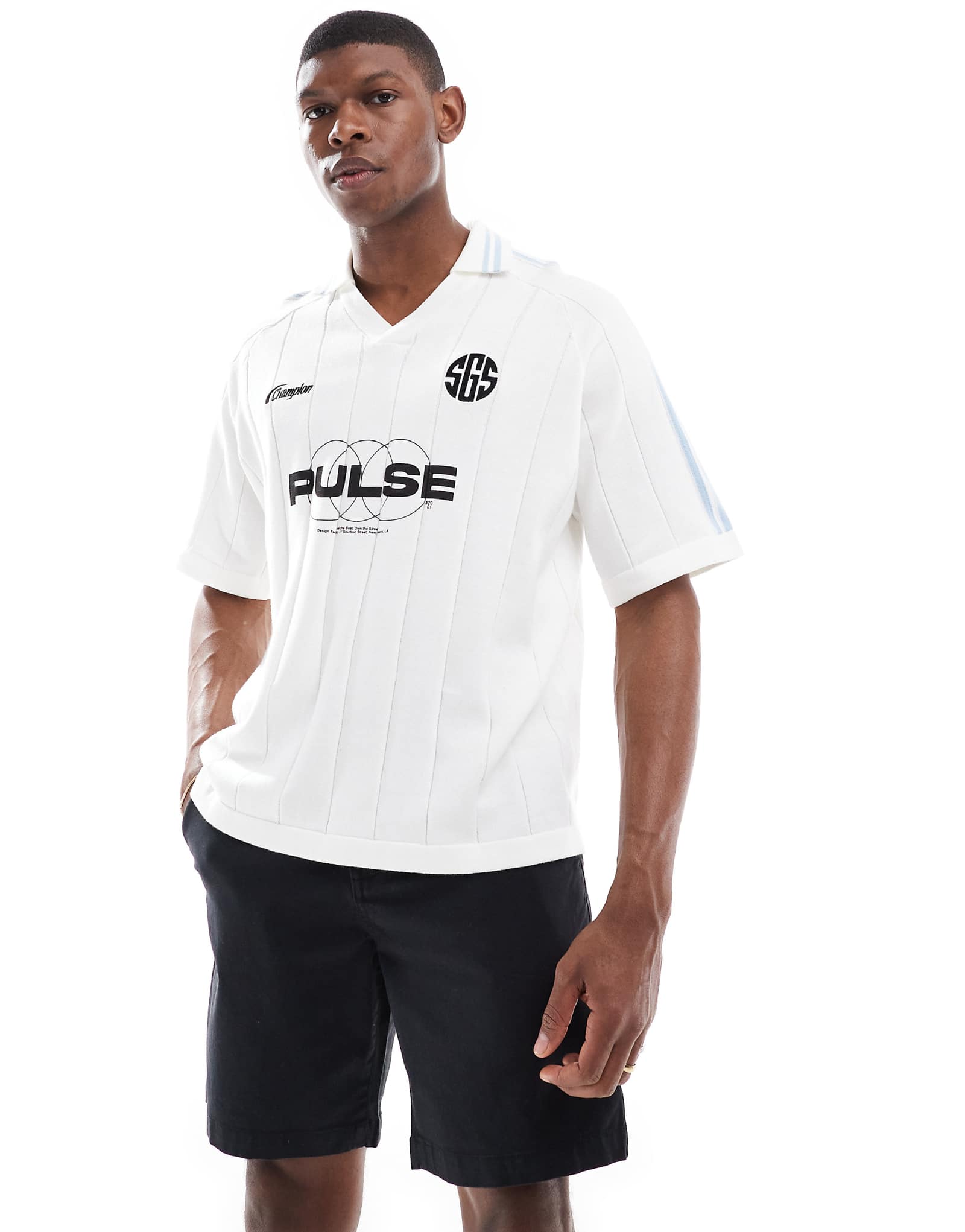 Поношенные хлопчатобумажные шорты черного цвета 4990₽