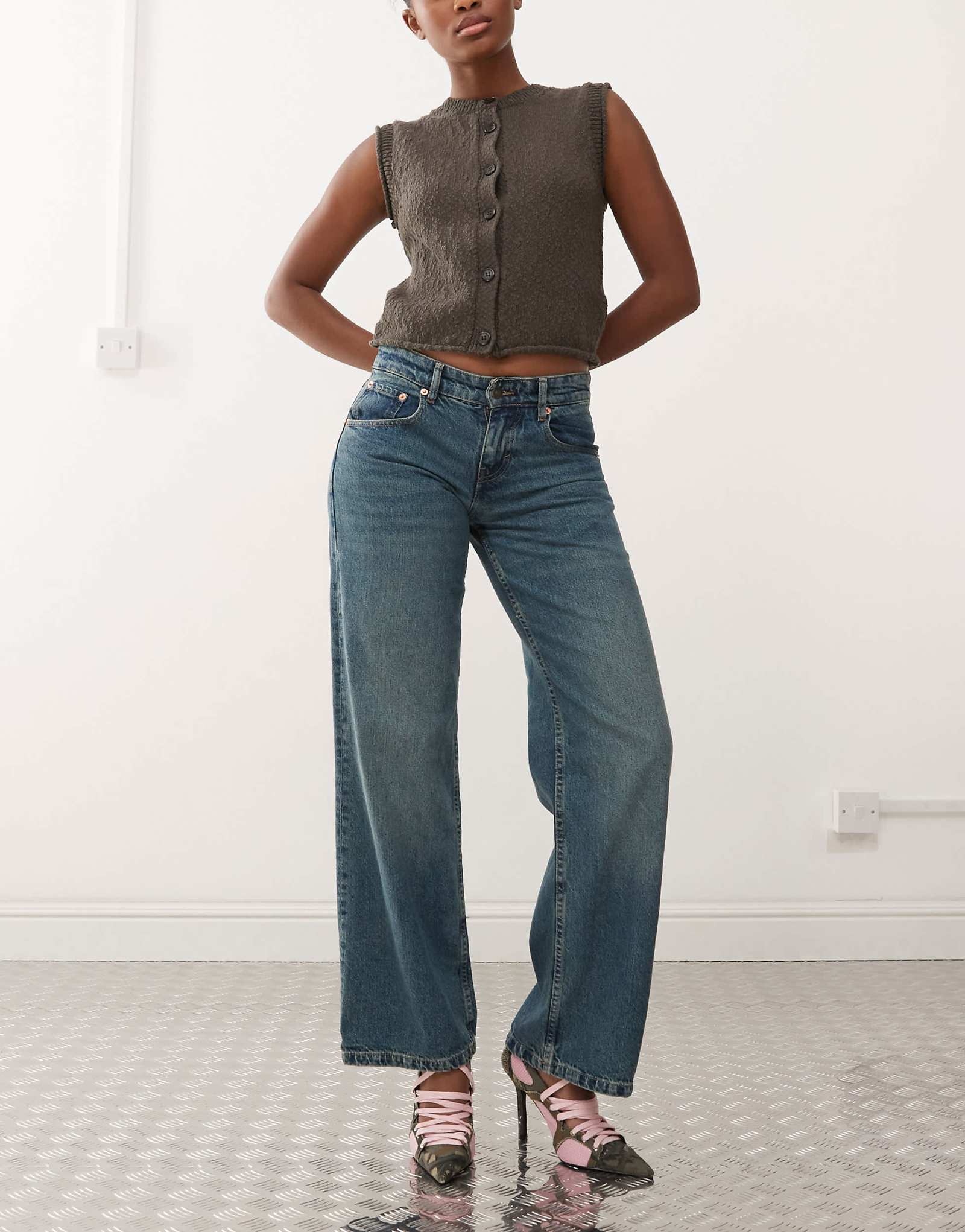 Джинсы с низкой посадкой Motel parallel leg ярко-синего цвета 12590₽