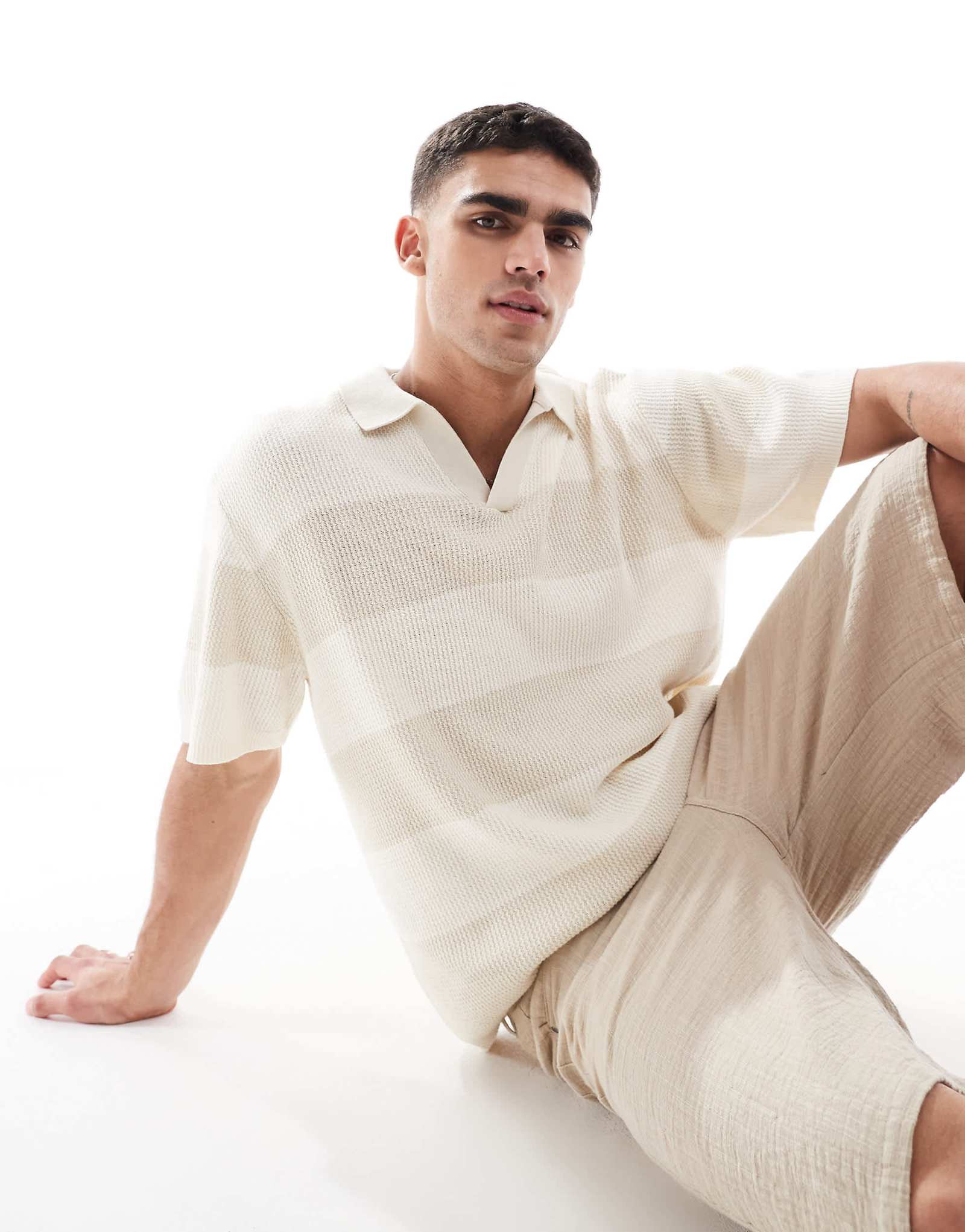 Вязаное поло в полоску Pull-Bear цвета экрю 6190₽