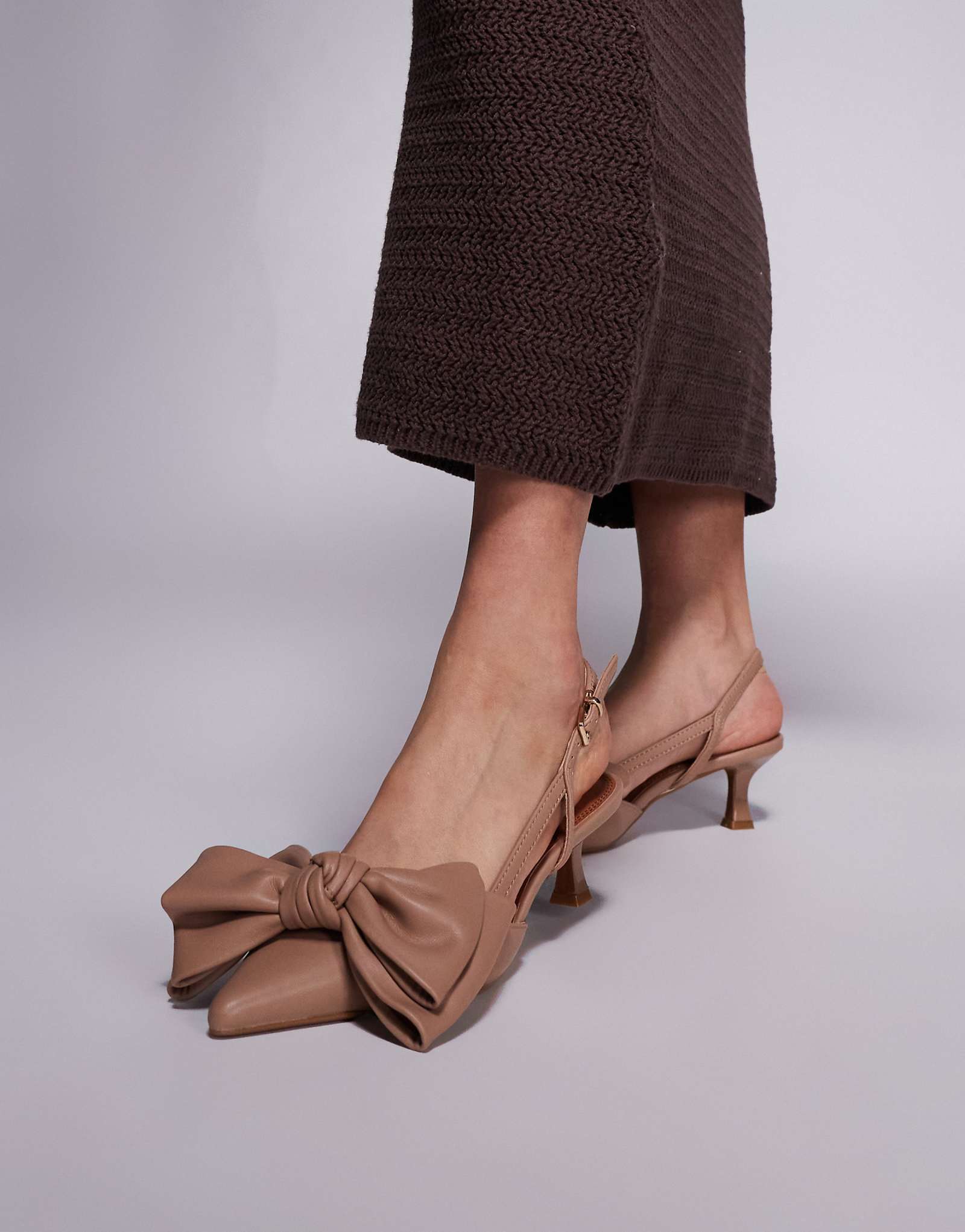 Темно-бежевый бант на каблуках-босоножках с бантиком River Island 10390₽