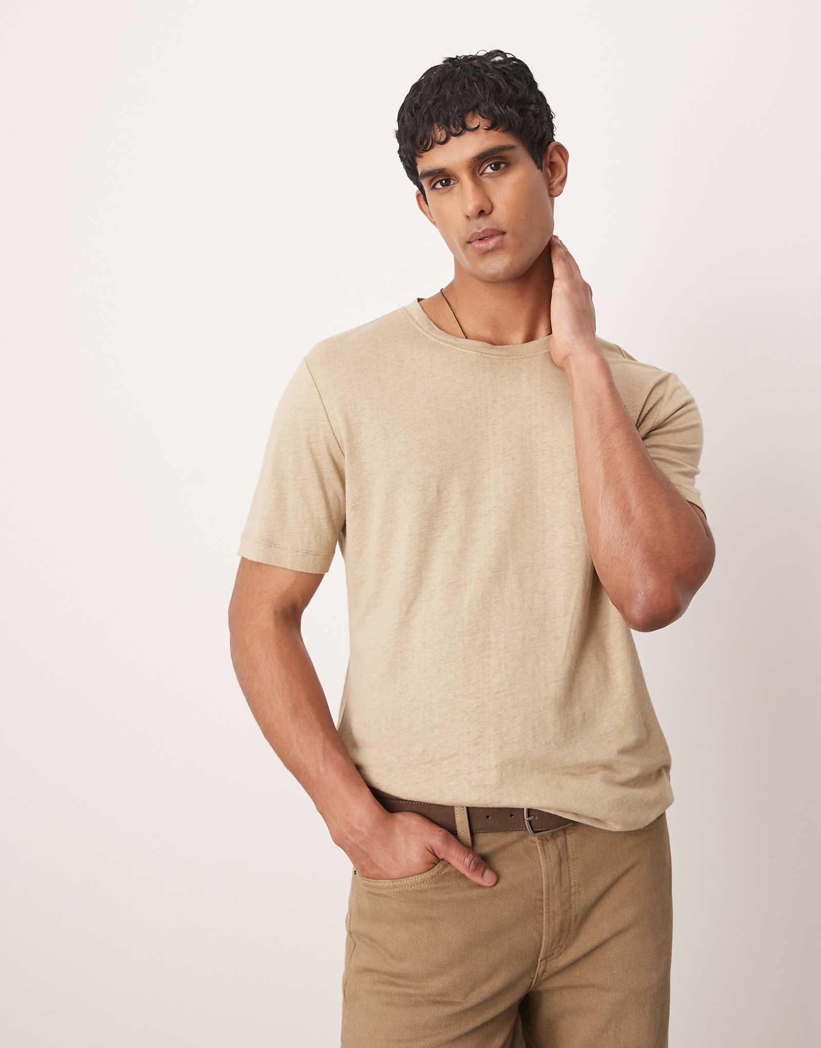 Легкая футболка Mango светло-бежевого цвета 6790₽