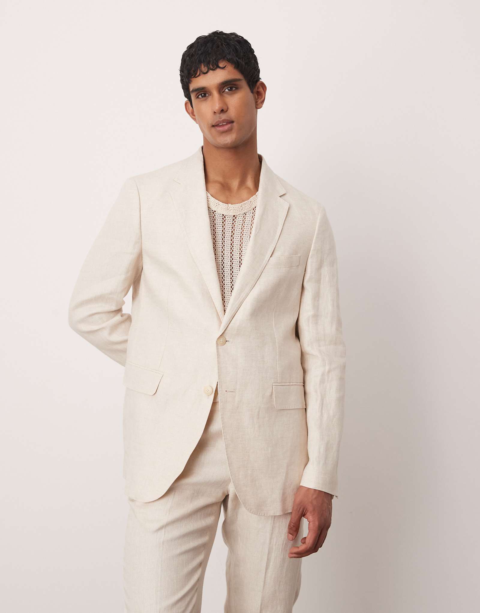 Льняной блейзер из льна Mango светло-бежевого цвета - часть комплекта 38790₽