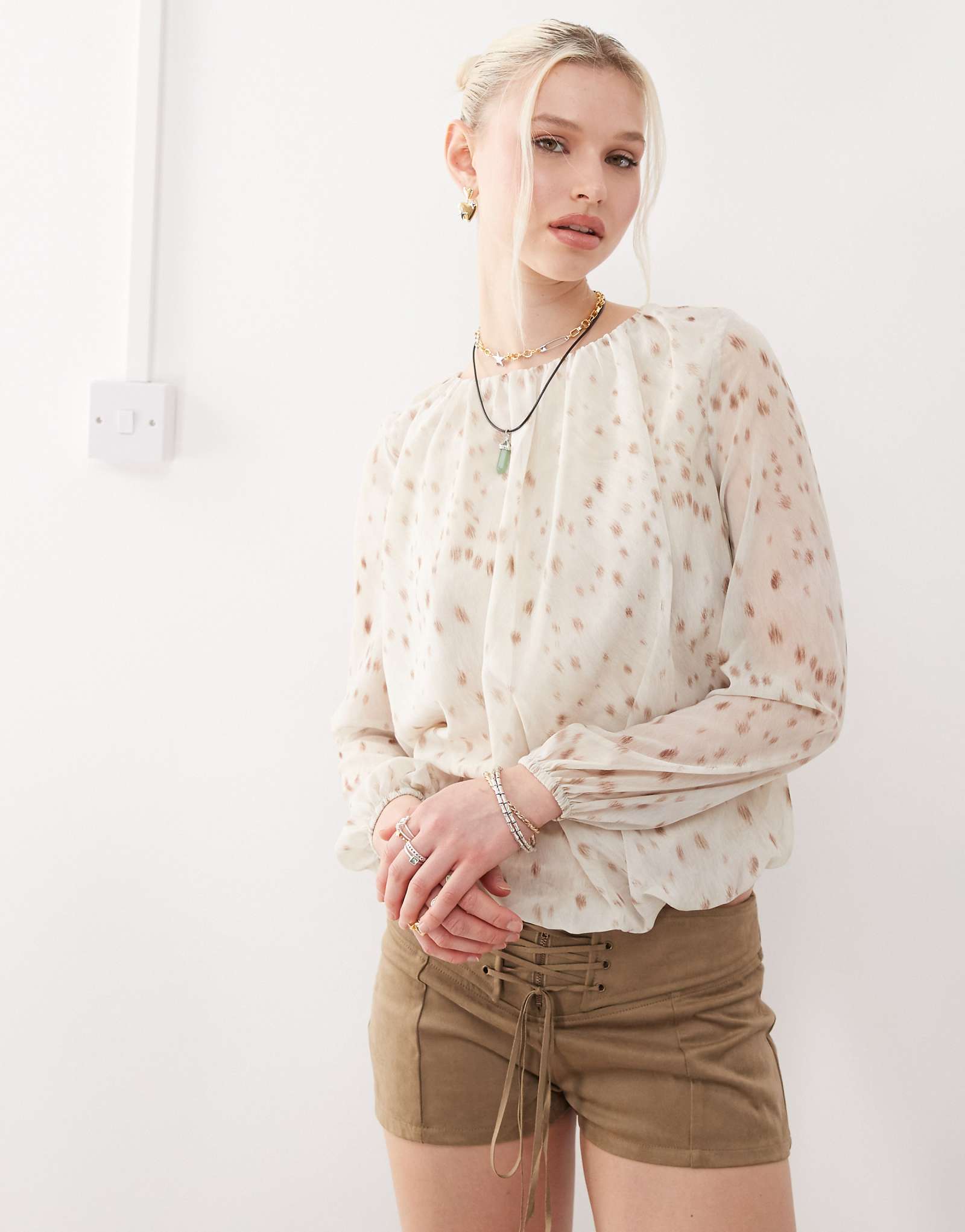 Объемная блузка Motel seita с принтом оленя цвета слоновой кости 5690₽