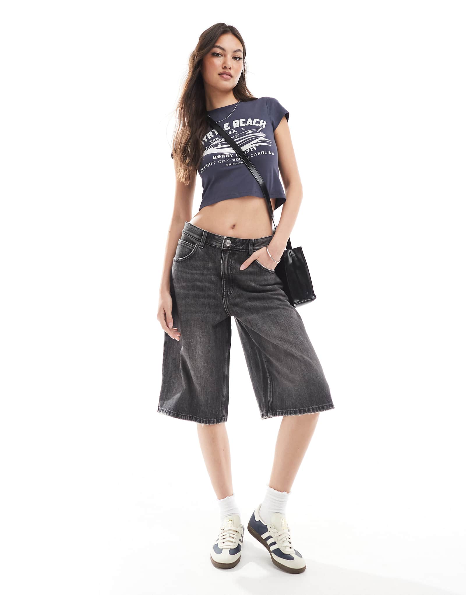 Джинсовые шорты Pull-Bear стираного черного цвета 9890₽