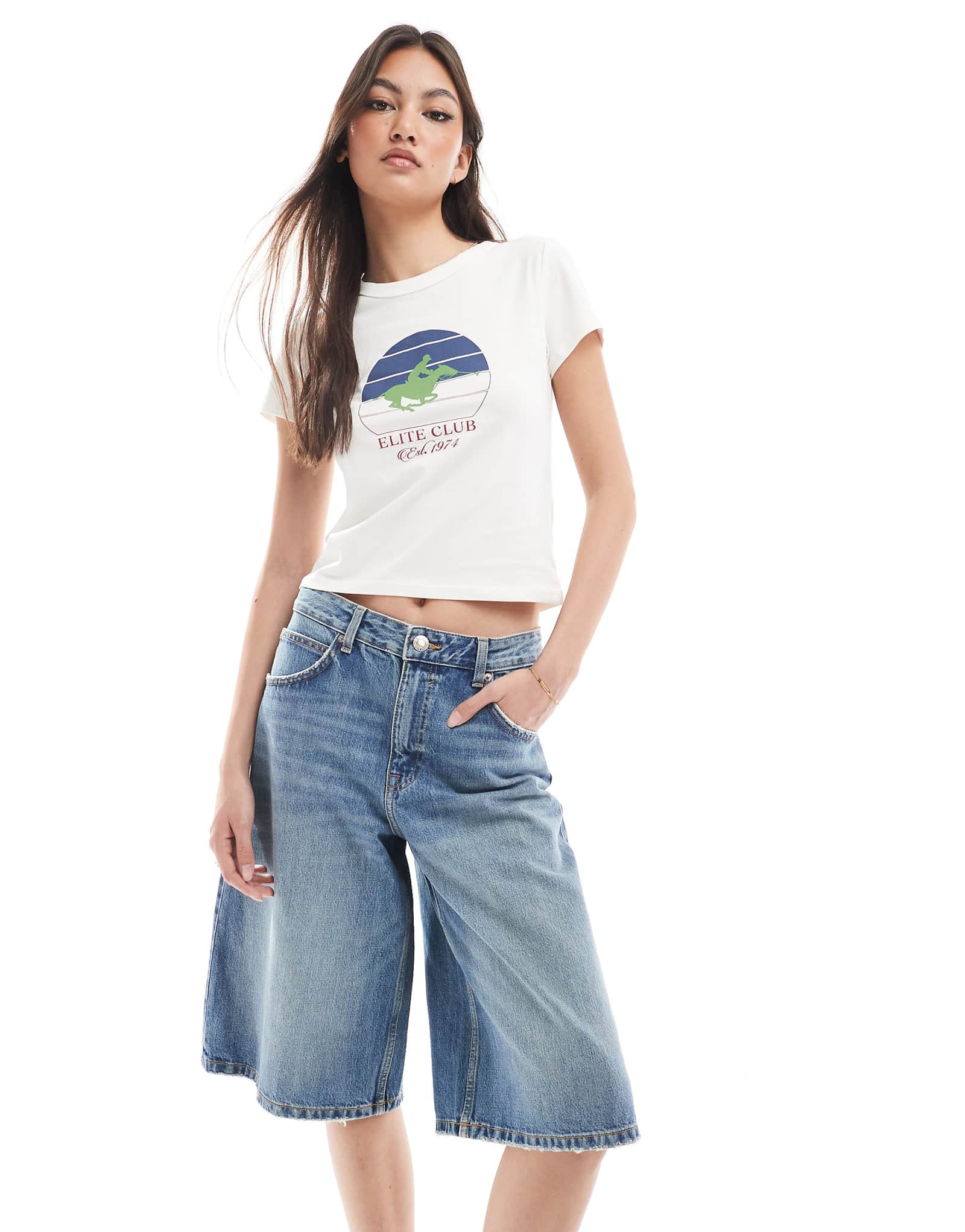 Джинсовые шорты Pull-Bear темно-синего цвета выстиранные 9890₽