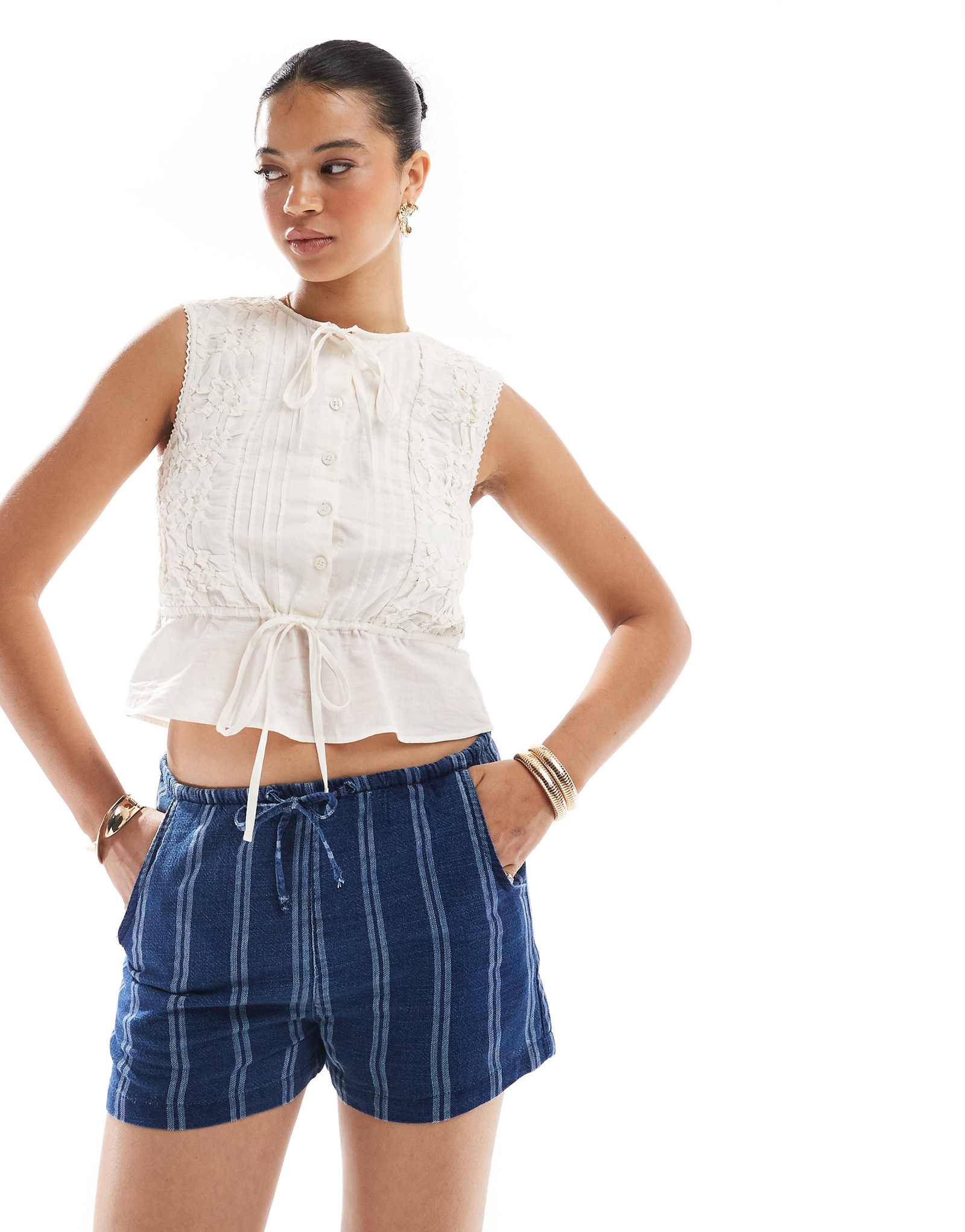 Шорты в полоску Pull-Bear темно-синего цвета 4190₽