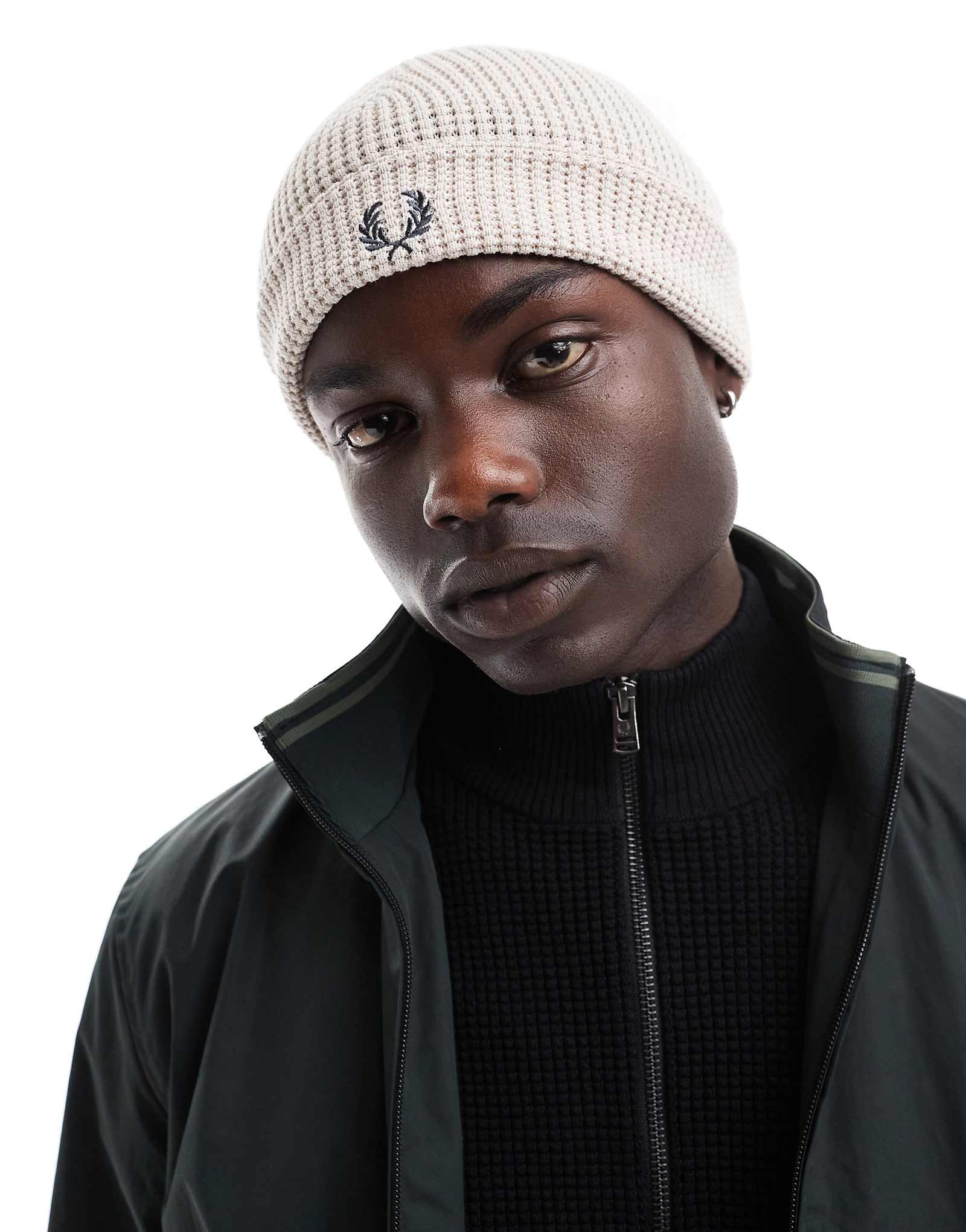 Шапочка из вафельной вязки Fred Perry унисекс темно-белого цвета 6690₽