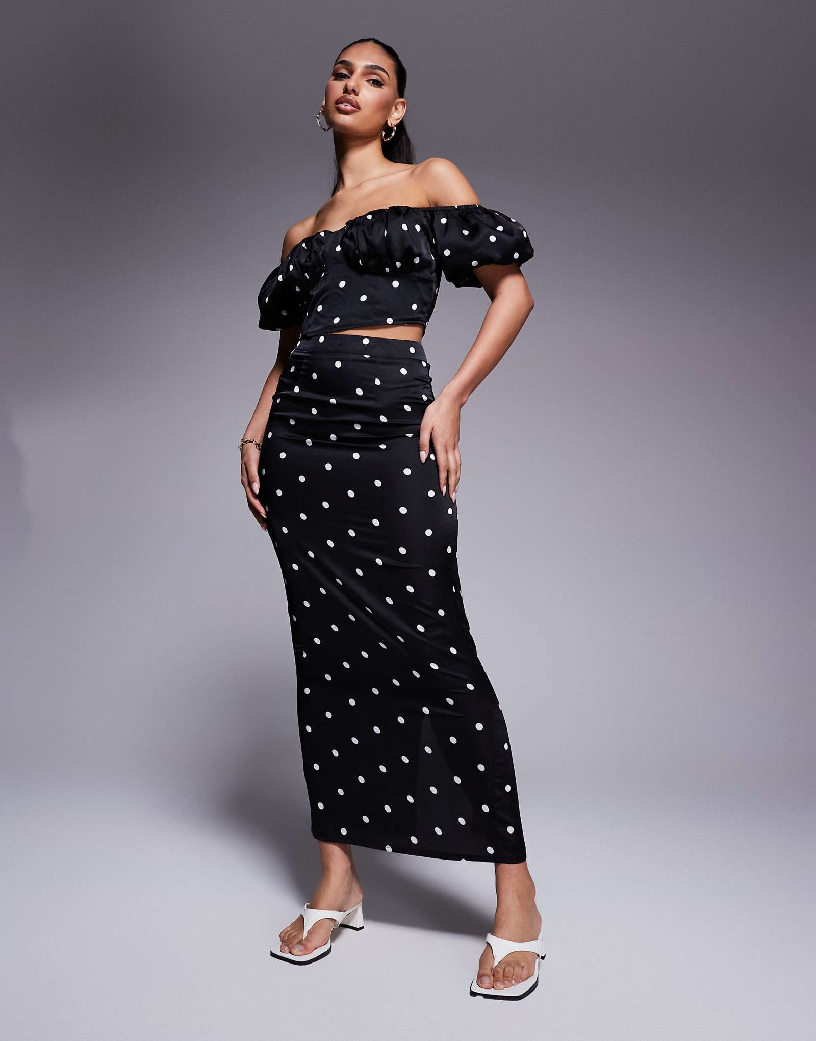 Эксклюзивная облегающая атласная юбка макси от Kaiia в черный горошек - часть комплекта 10590₽