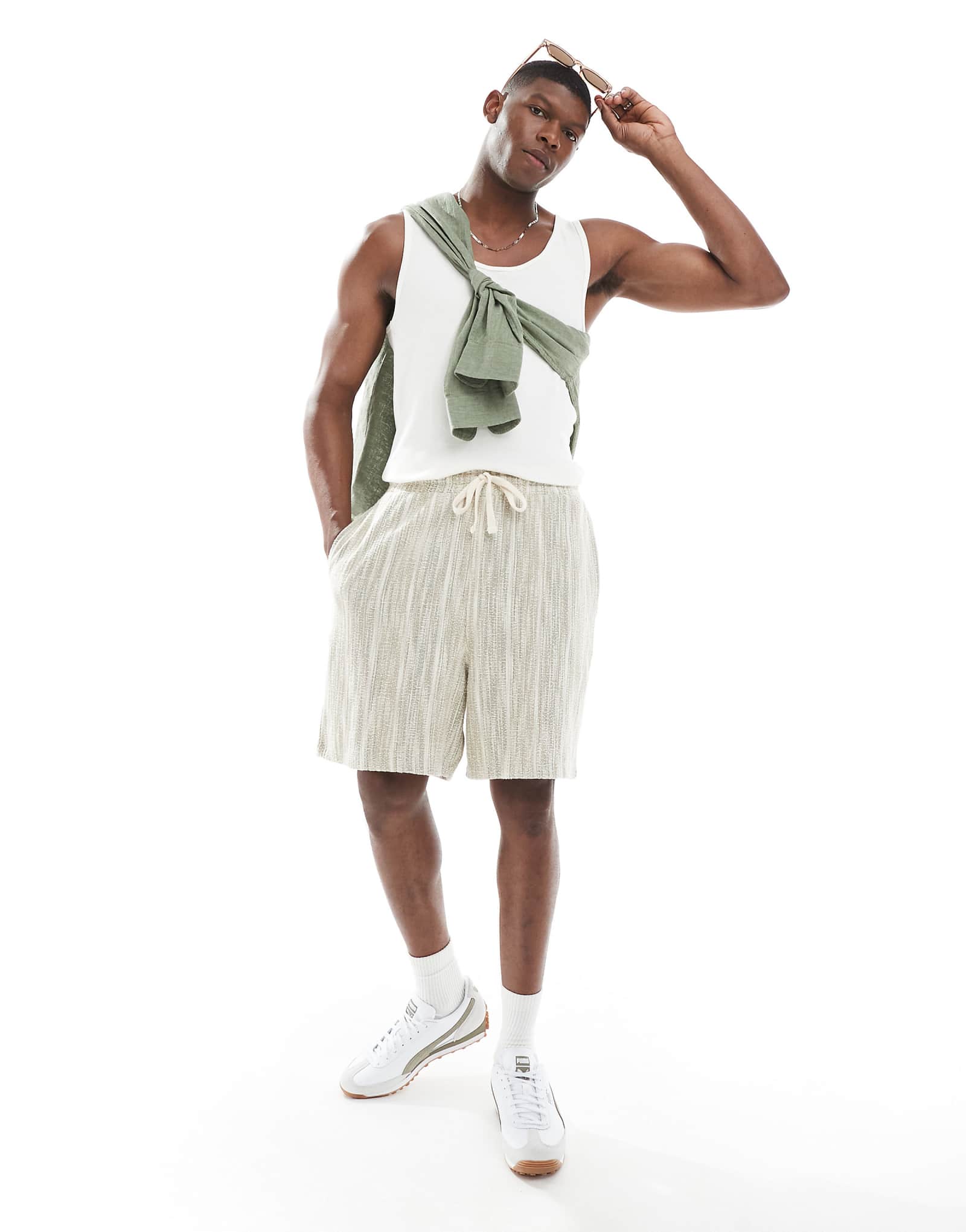 Шорты в полоску с текстурой оверсайз от ASOS DESIGN цвета хаки 3990₽