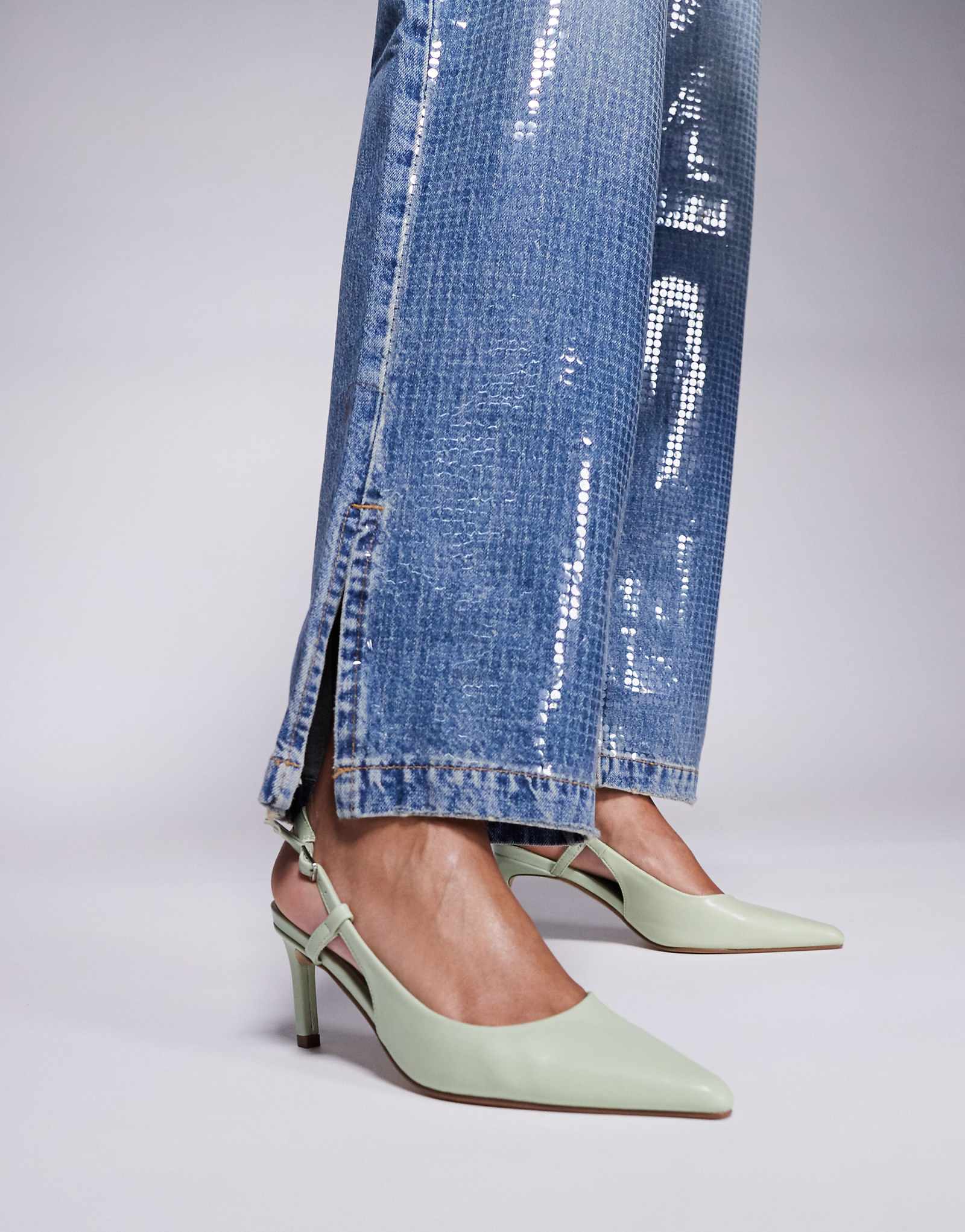 Публика жаждет сальсы на зеленых каблуках в стиле котенка с откидной спинкой 7390₽