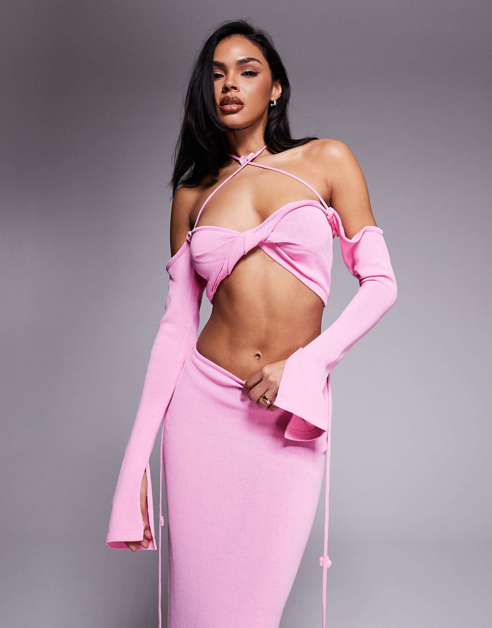 Укороченный топ Wanderdoll Ophelia, вязаный крючком с цветочным узлом на шее, с закручивающимся передом, нежно-розовый - часть комплекта