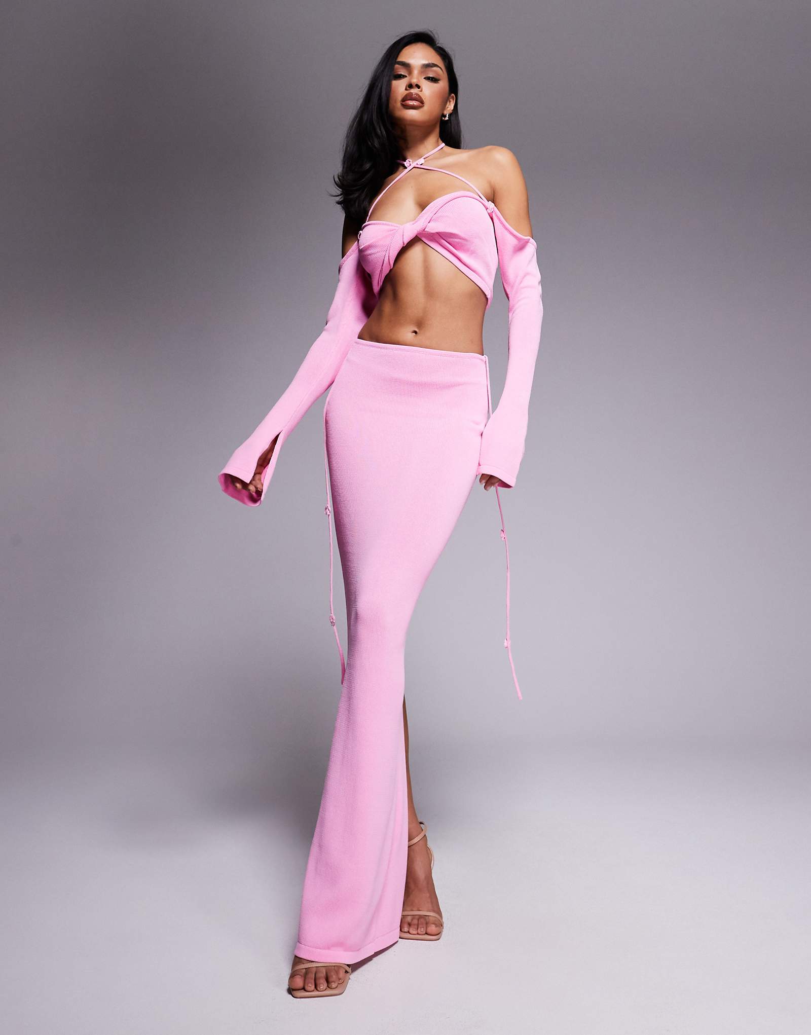 Вязаная макси-юбка Wanderdoll Ophelia крючком с цветочной кисточкой нежно-розового цвета - часть комплекта