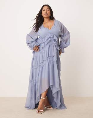 Макси-платье ASOS DESIGN c v-образным вырезом спереди и многоуровневыми оборками темно-синего цвета с заниженным низом и защипами