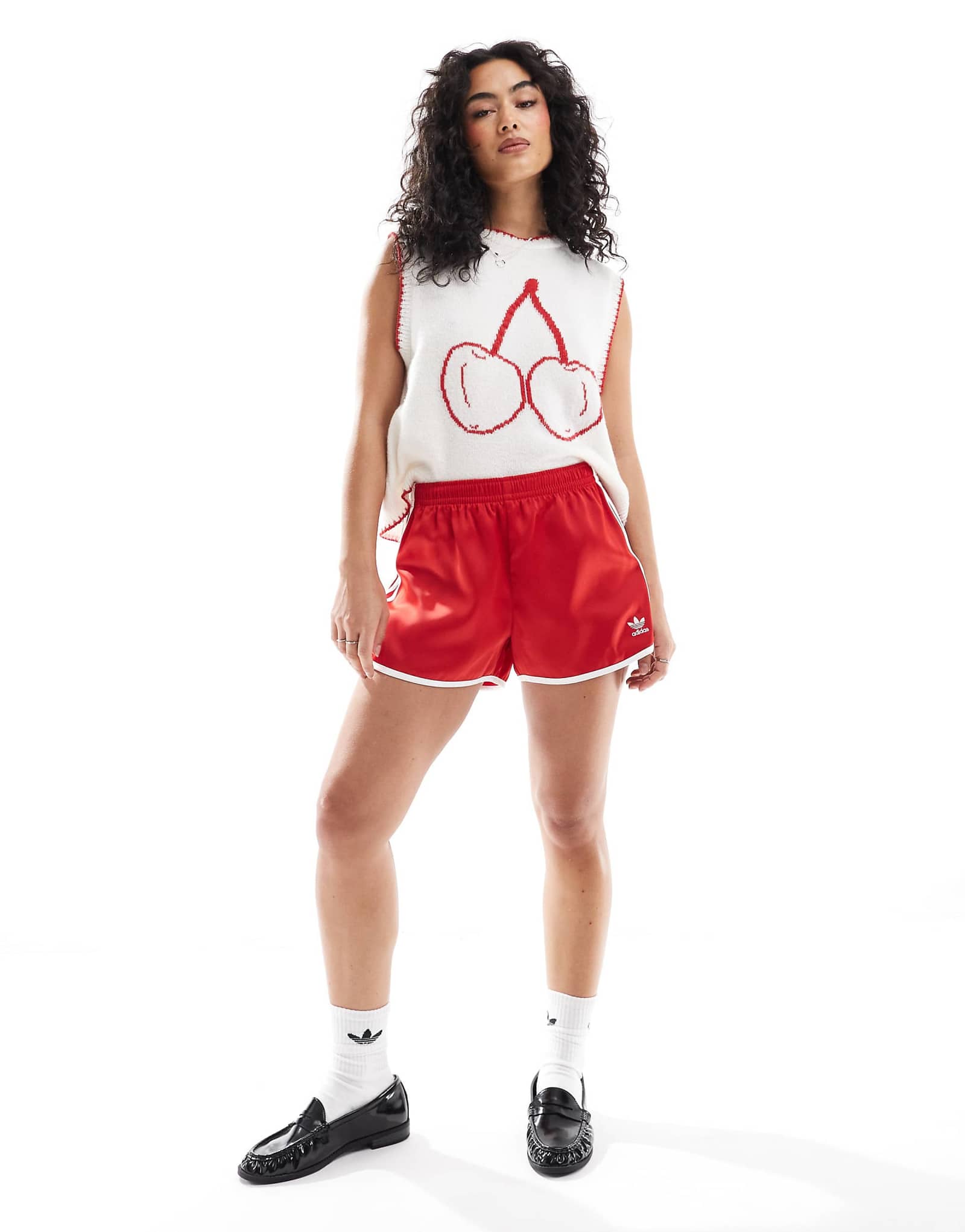 шорты adidas Originals Adicolor Sprinter красного цвета 8190₽