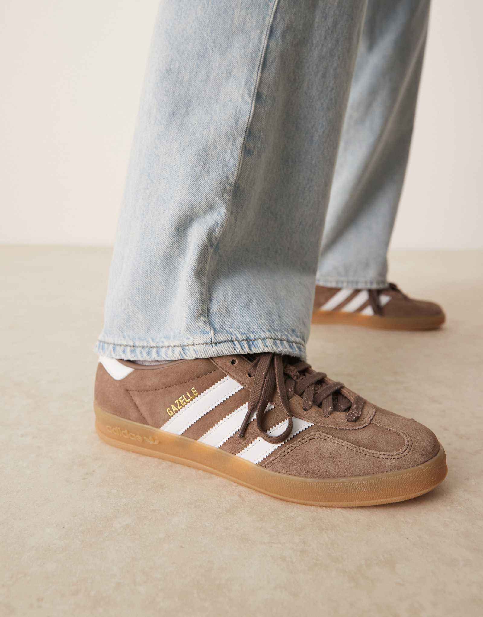 домашние кроссовки adidas Originals Gazelle коричневого цвета 24490₽