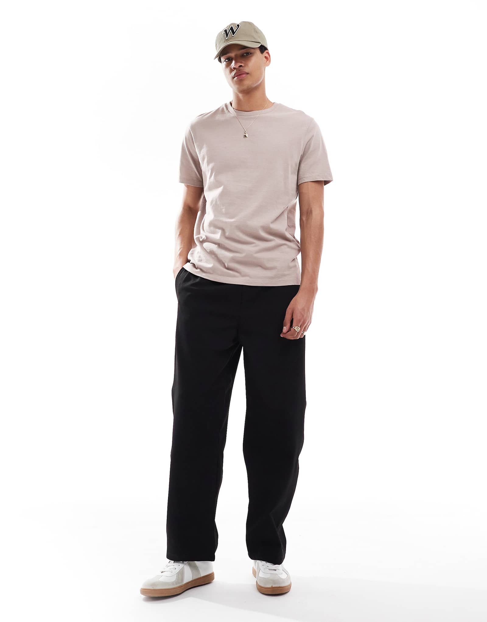 Спортивные брюки Bershka с боковыми вставками черного цвета 7490₽