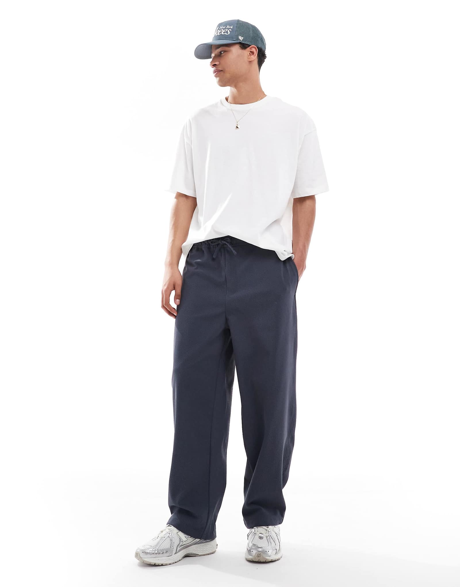 Спортивные брюки Bershka с кантом из камня 7490₽