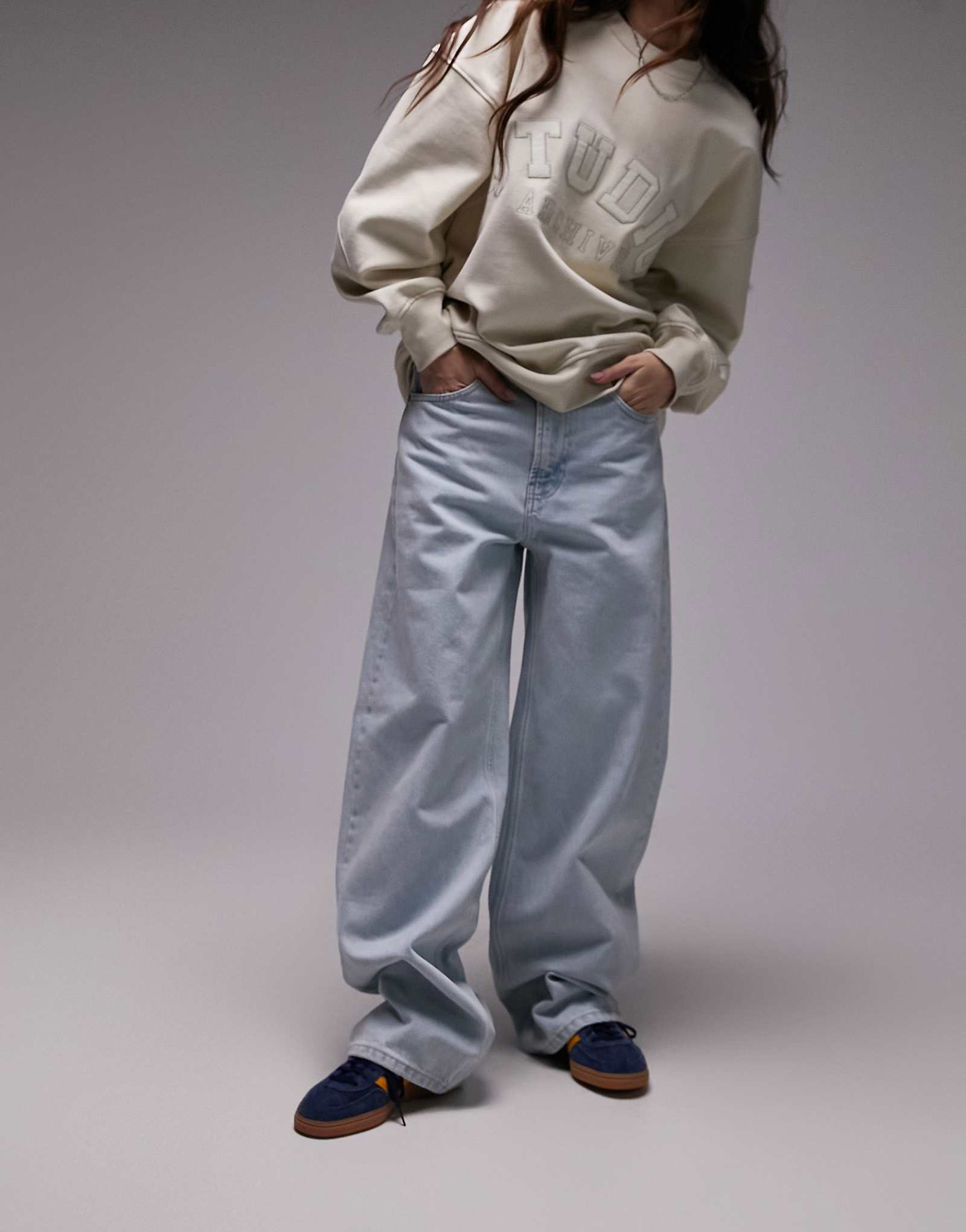 Джинсы бойфренда с низкой посадкой от Topshop Gilmore цвета sunshine bleach 10390₽