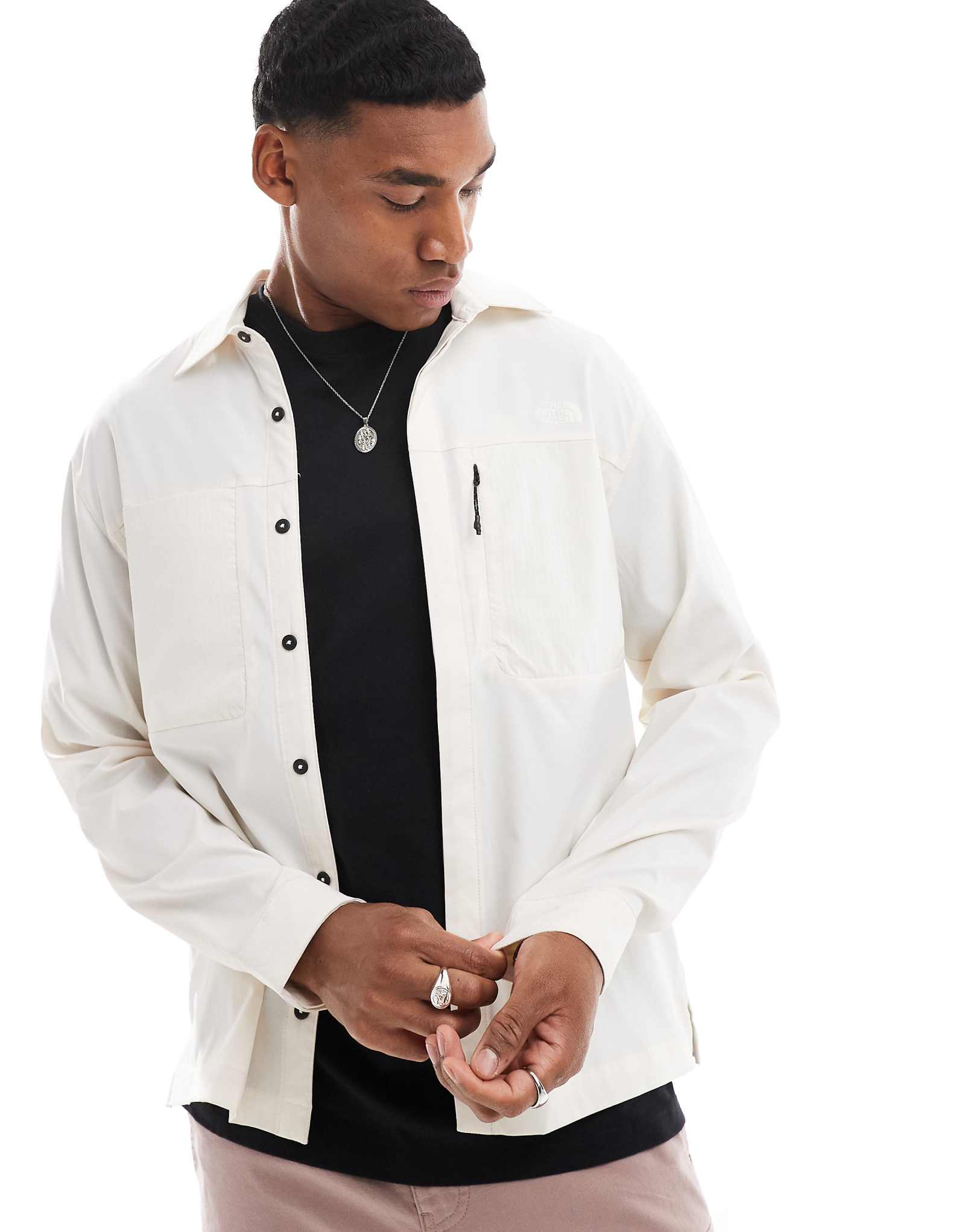 Светло-оранжевая рубашка The North Face темно-белого цвета 10290₽