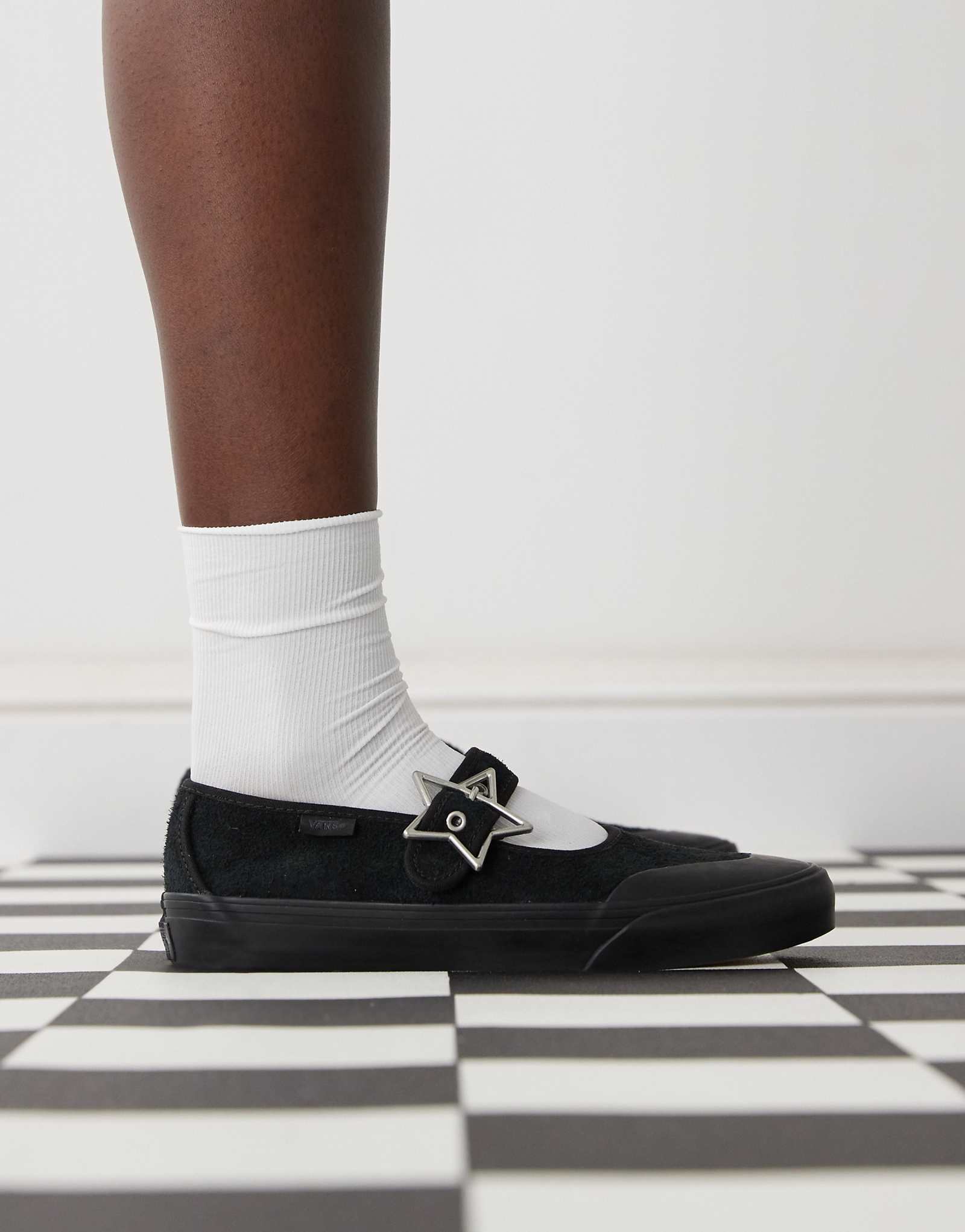 Кроссовки Vans Mary Jane черного цвета со звездчатой пряжкой 12190₽