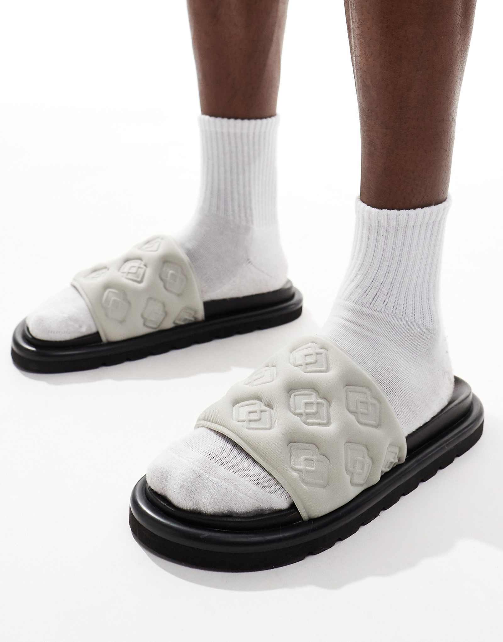 Дизайнерские сандалии ASOS с серым тиснением и массивной подошвой 5890₽