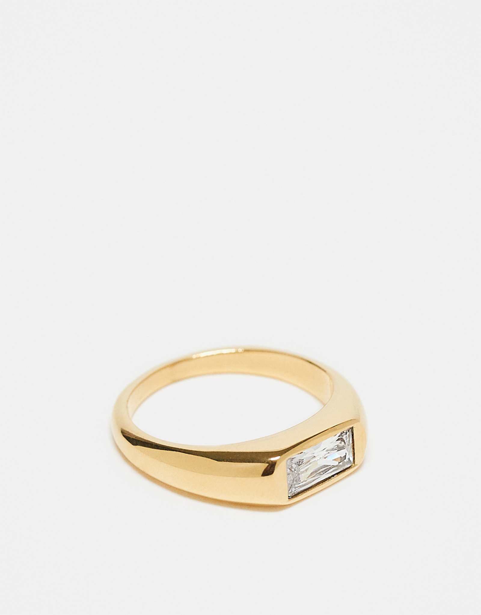 Водонепроницаемое кольцо-печатка ASOS DESIGN из нержавеющей стали с золотым кристаллом 2890₽