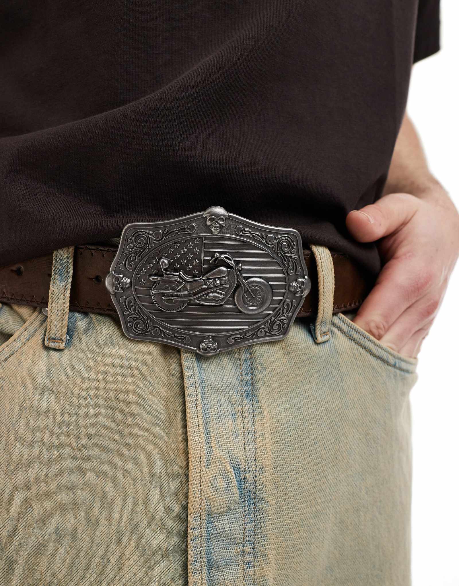 ФИРМЕННАЯ пряжка для ремня ASOS DESIGN moto Americana из коричневой искусственной кожи с отстрочкой 2290₽