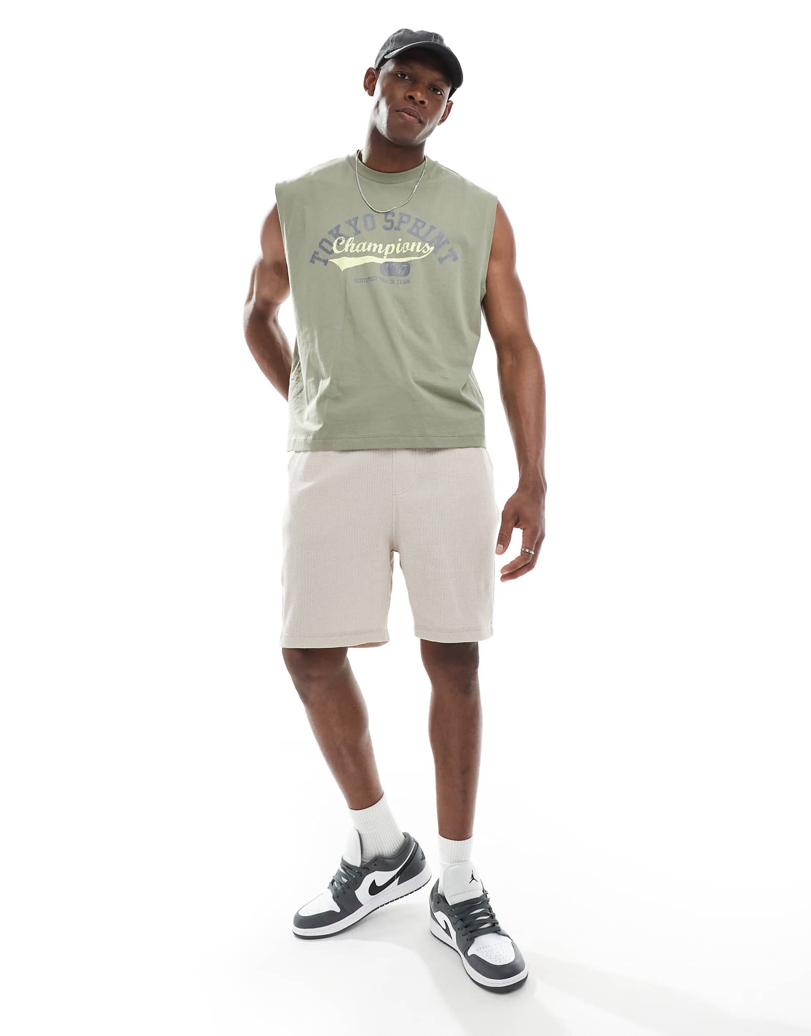 ДИЗАЙНЕРСКИЕ вафельные шорты оверсайз от ASOS бежевого цвета 4290₽