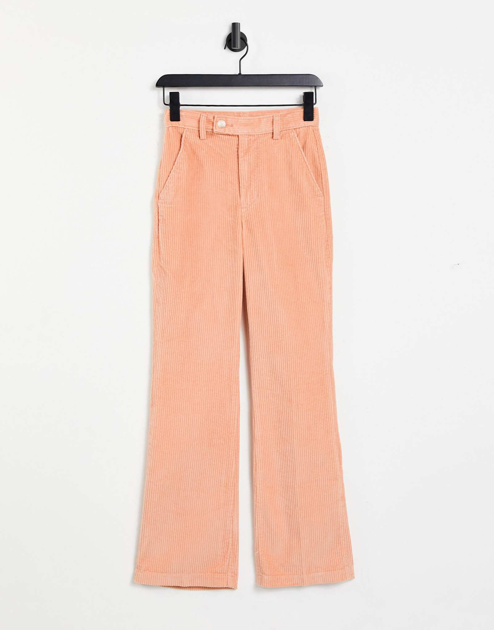 Вельветовые расклешенные брюки Levis бежевого цвета 10390₽