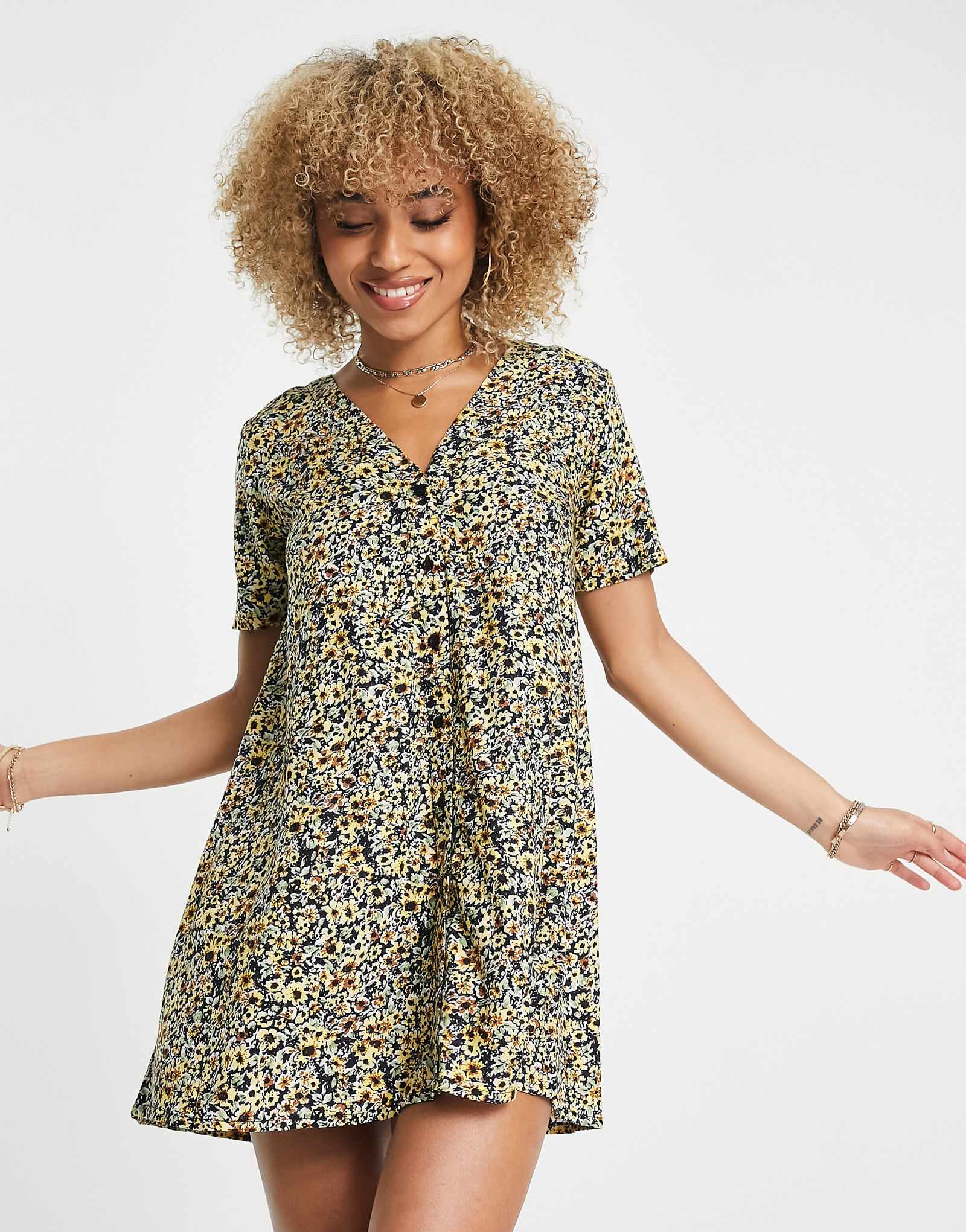 Мини-платье на пуговицах от мотеля в гранжевом желтом цвете с цветочным рисунком