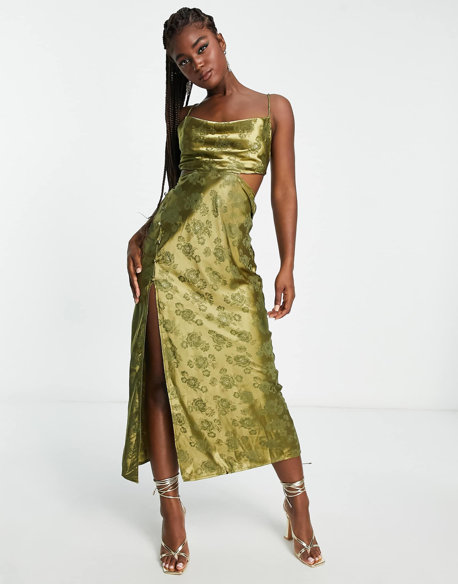 Макси-платье из жаккардового атласа с цветочным рисунком Любовный треугольник цвета хаки 14890₽