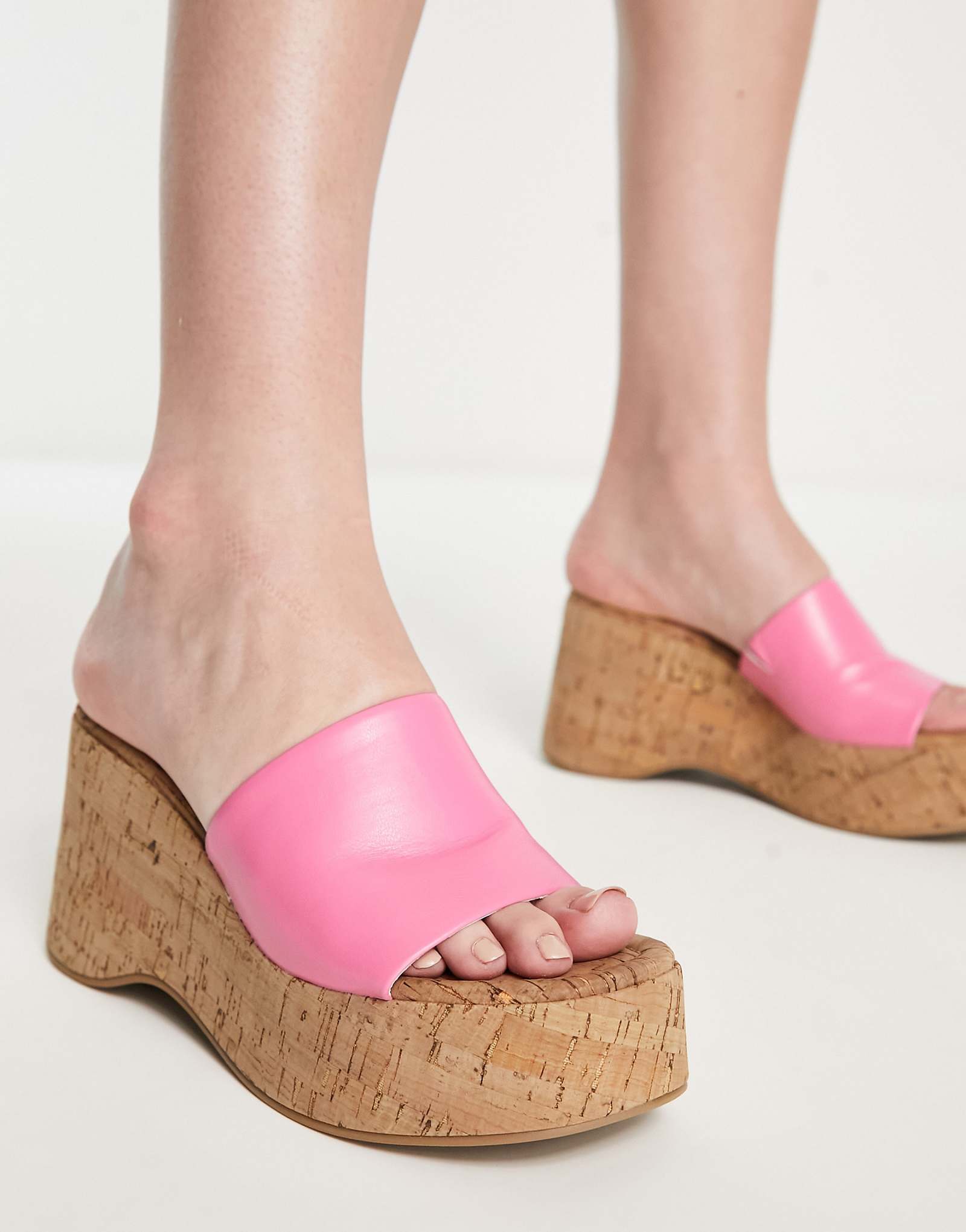 Ярко-розовые сандалии на пробковой платформе Madden Girl Zaharra